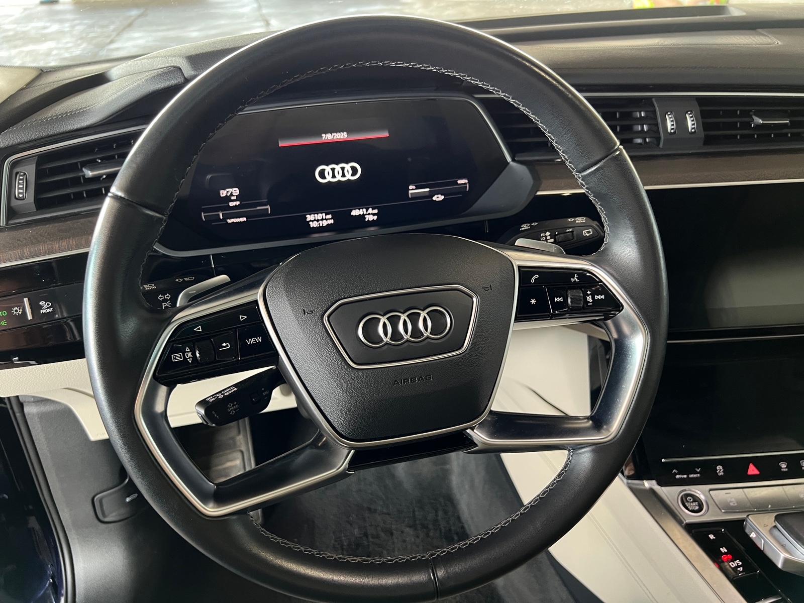 Thumbnail: 2022 Audi e-tron - 4