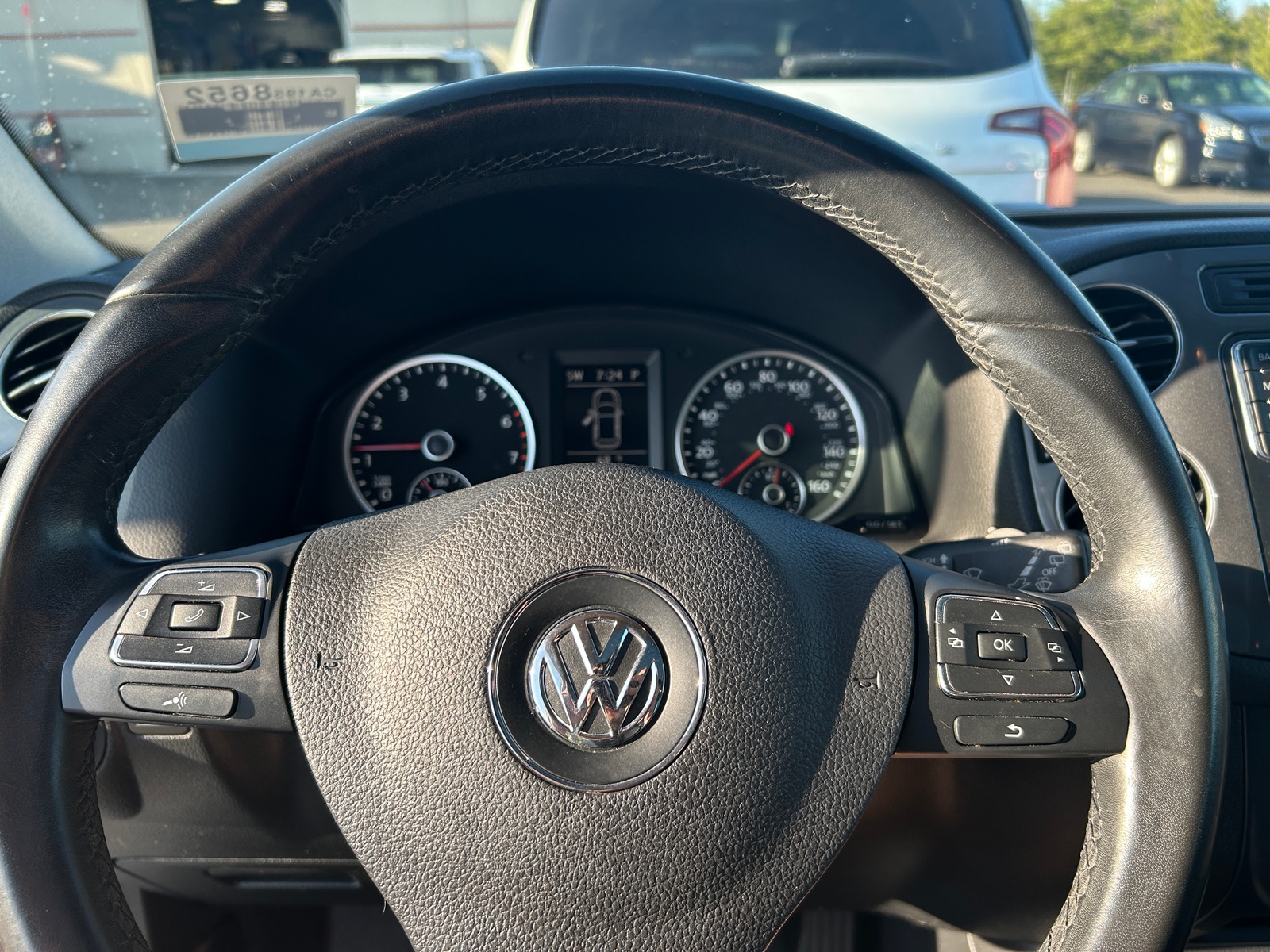 Thumbnail: 2017 Volkswagen Tiguan - 4