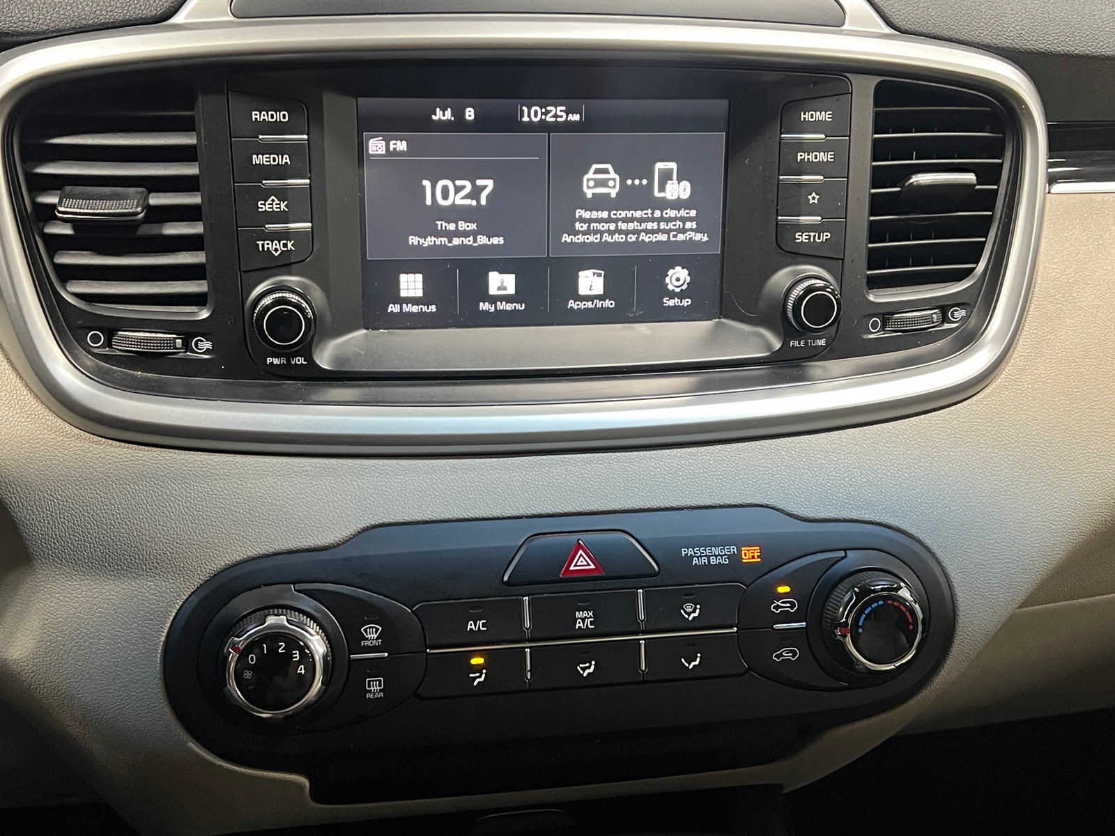 Thumbnail: 2019 Kia Sorento - 4