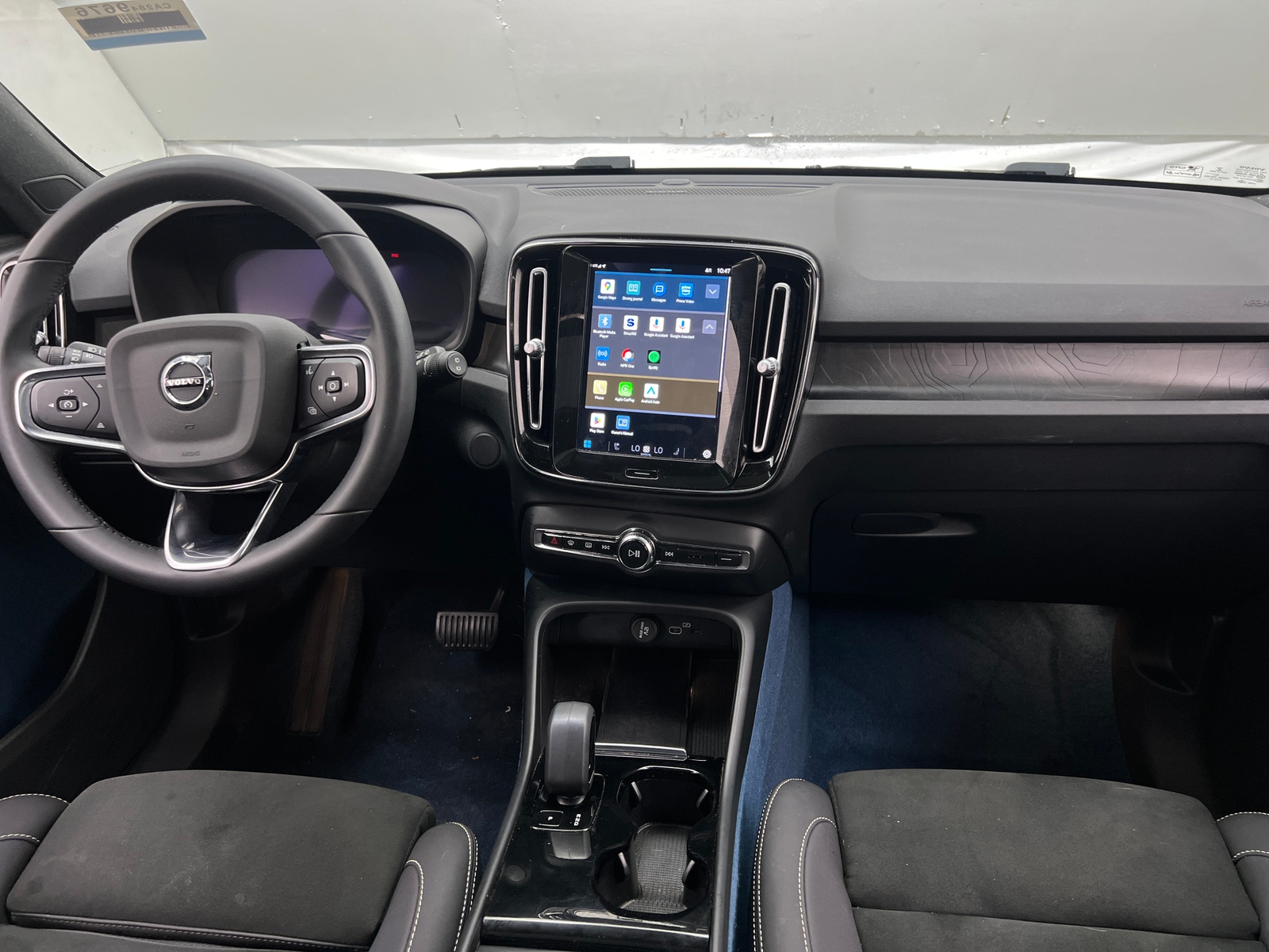 Thumbnail: 2023 Volvo XC40 - 2