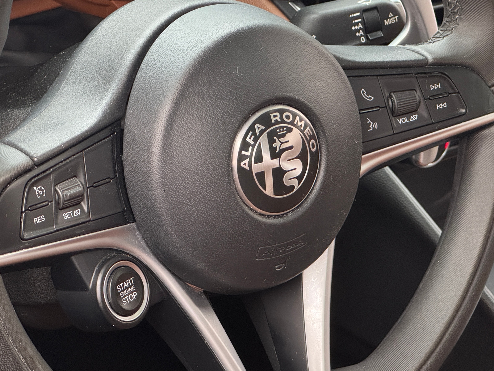 Thumbnail: 2017 Alfa Romeo Giulia - 4
