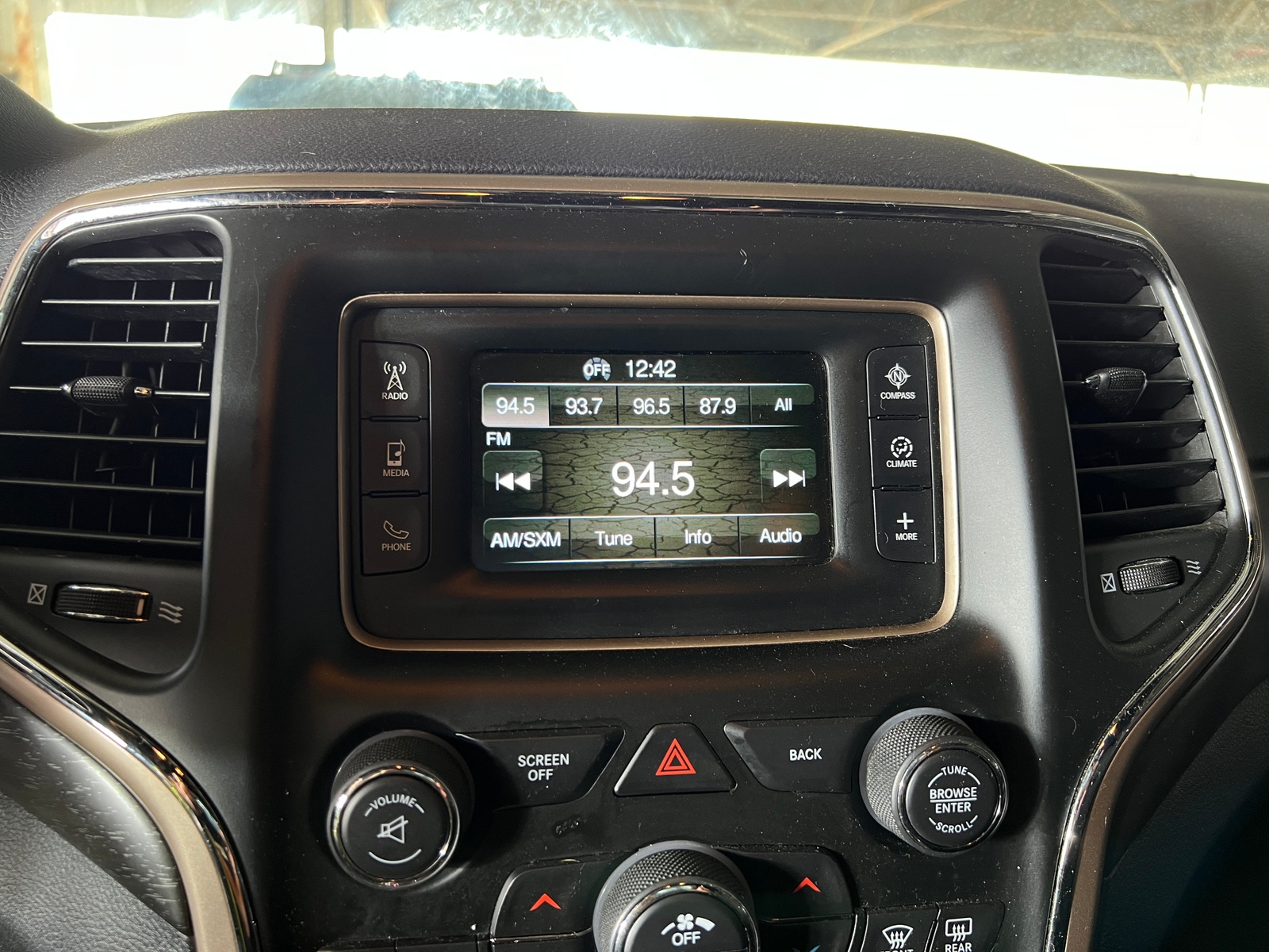 Thumbnail: 2017 Jeep Grand Cherokee - 4