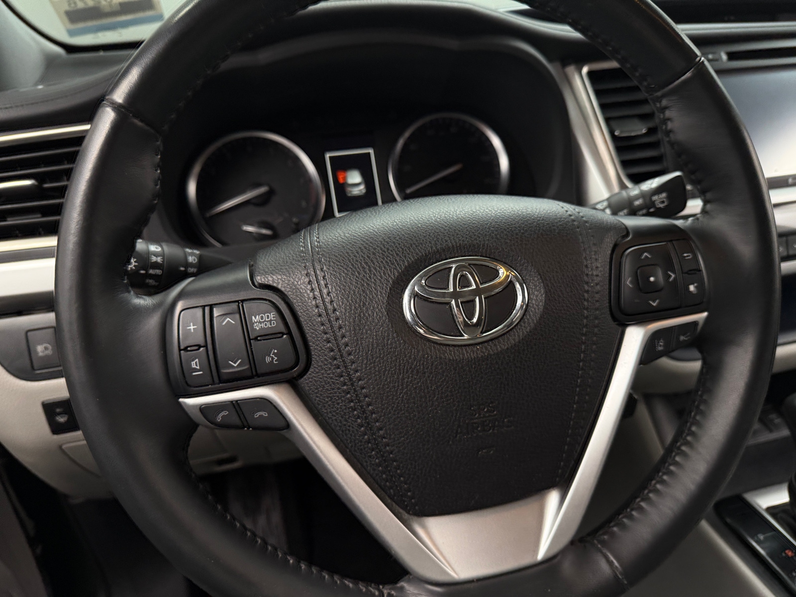 Thumbnail: 2019 Toyota Highlander - 4