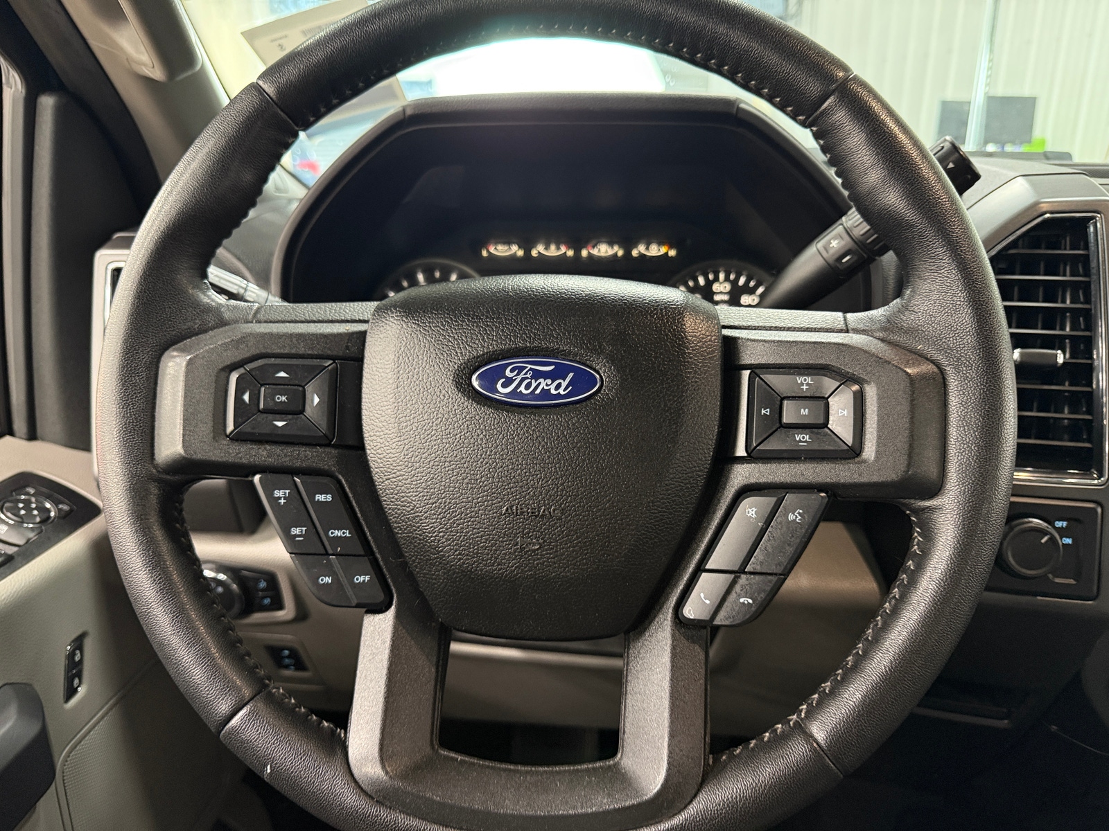 Thumbnail: 2018 Ford Econoline - 5
