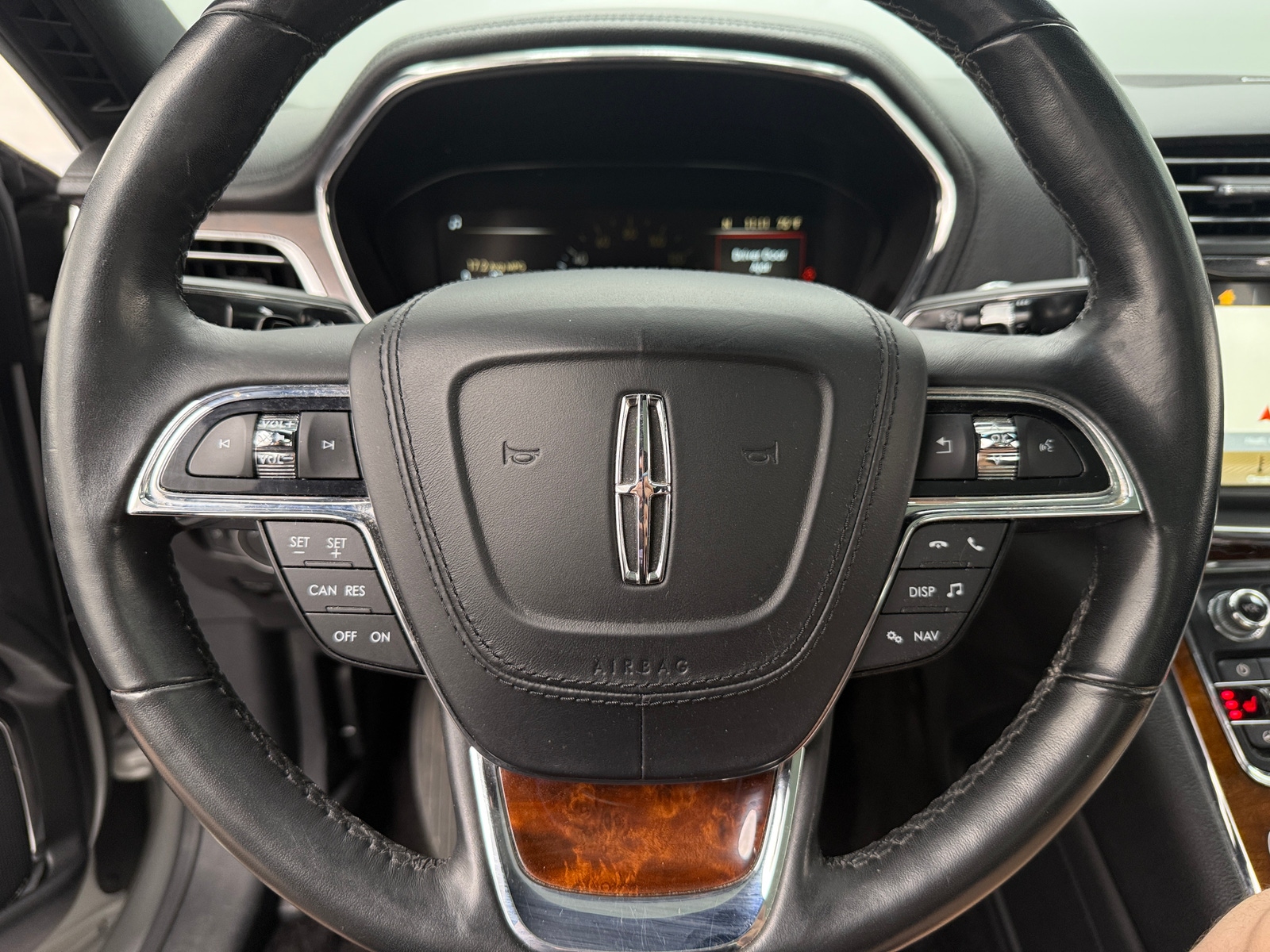 Thumbnail: 2017 Lincoln Continental - 4