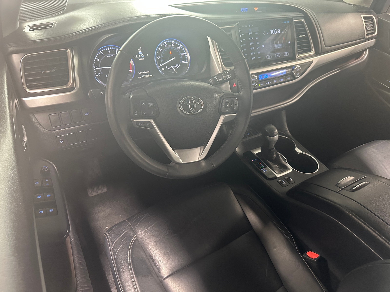 Thumbnail: 2016 Toyota Highlander - 2