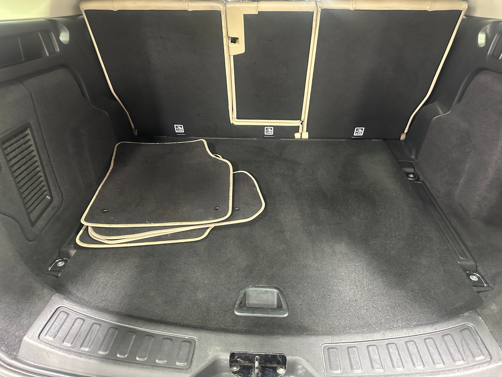 Thumbnail: 2019 Land Rover Discovery Sport - 6