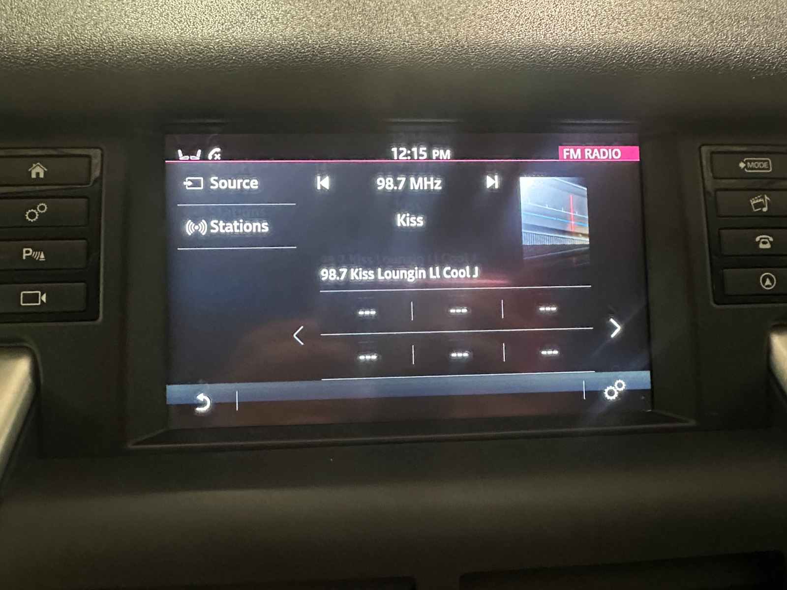Thumbnail: 2019 Land Rover Discovery Sport - 3