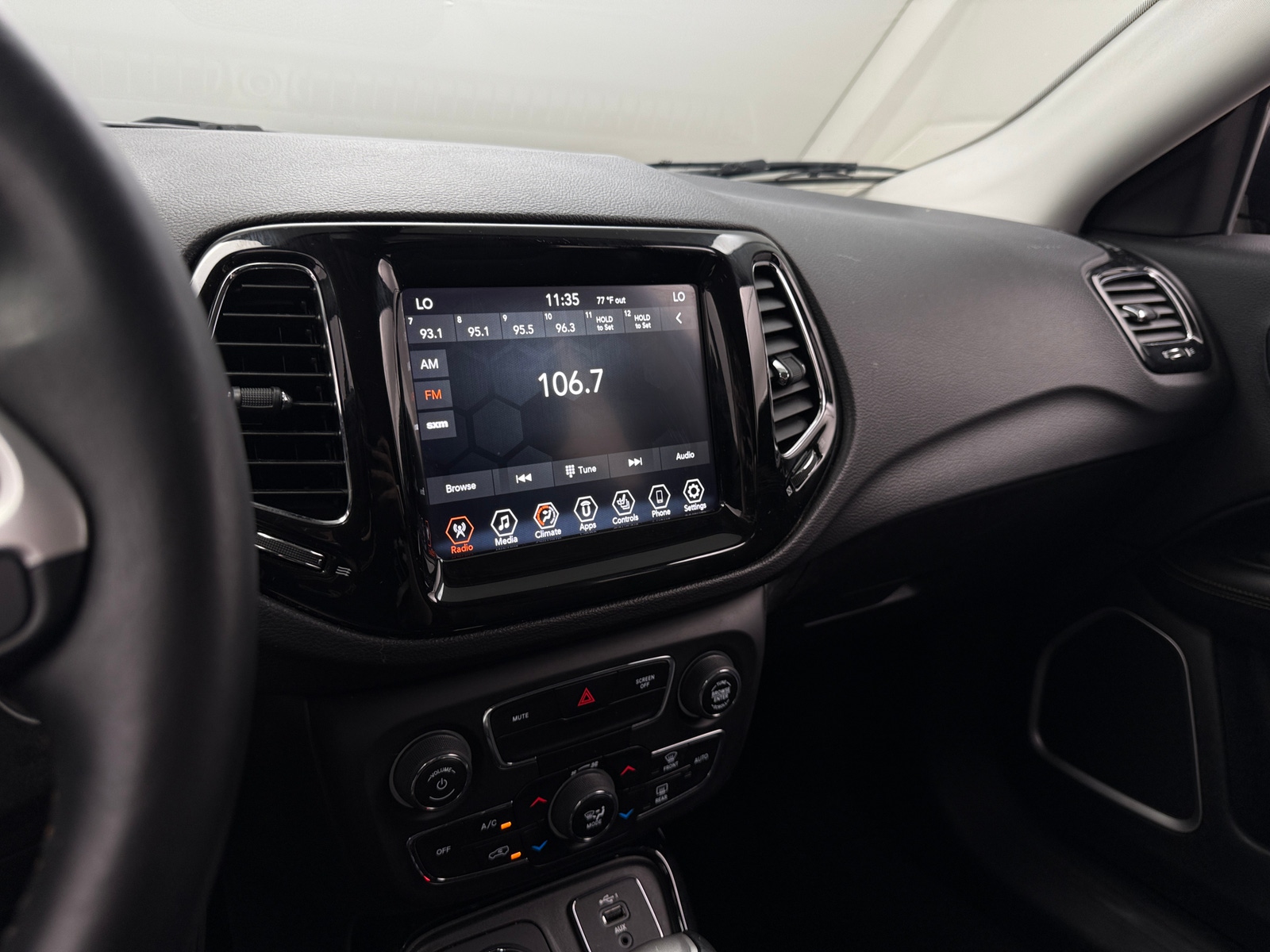Thumbnail: 2019 Jeep Compass - 3