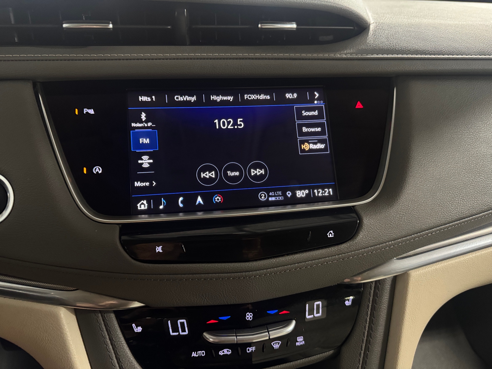 Thumbnail: 2023 Cadillac XT5 - 3