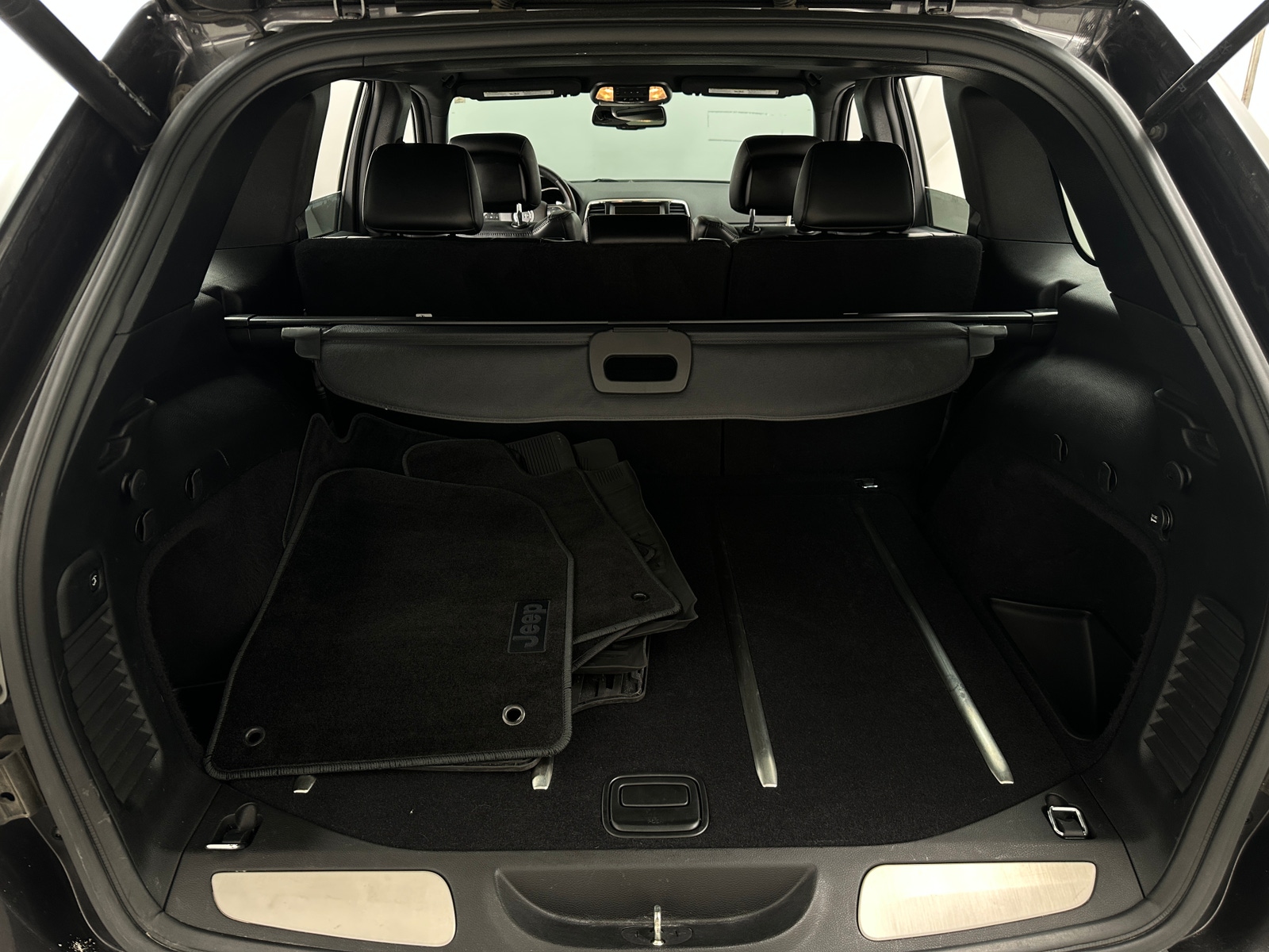 Thumbnail: 2015 Jeep Grand Cherokee - 6