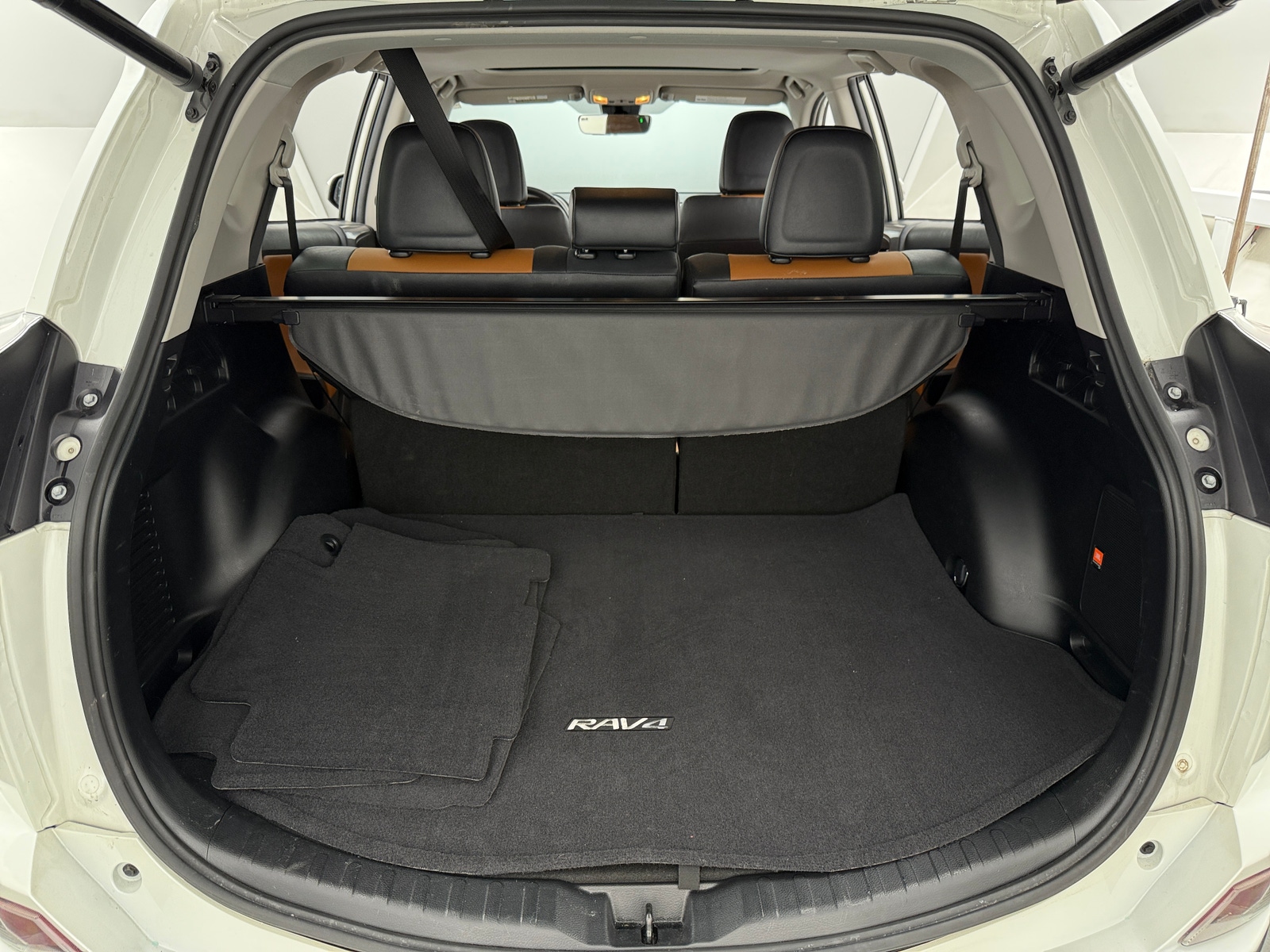 Thumbnail: 2017 Toyota RAV4 - 6