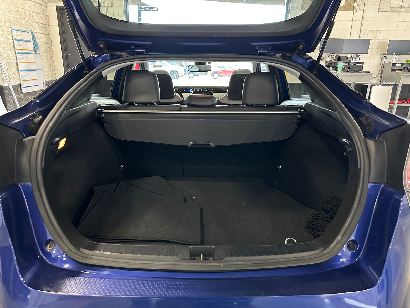 Thumbnail: 2016 Toyota Prius - 7