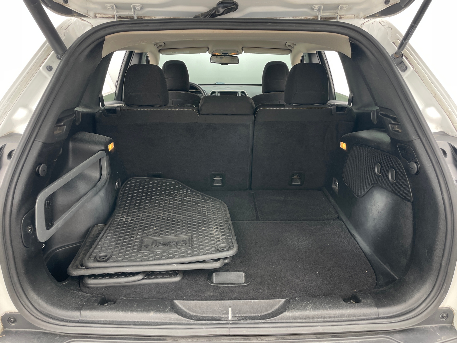 Thumbnail: 2015 Jeep Cherokee - 7