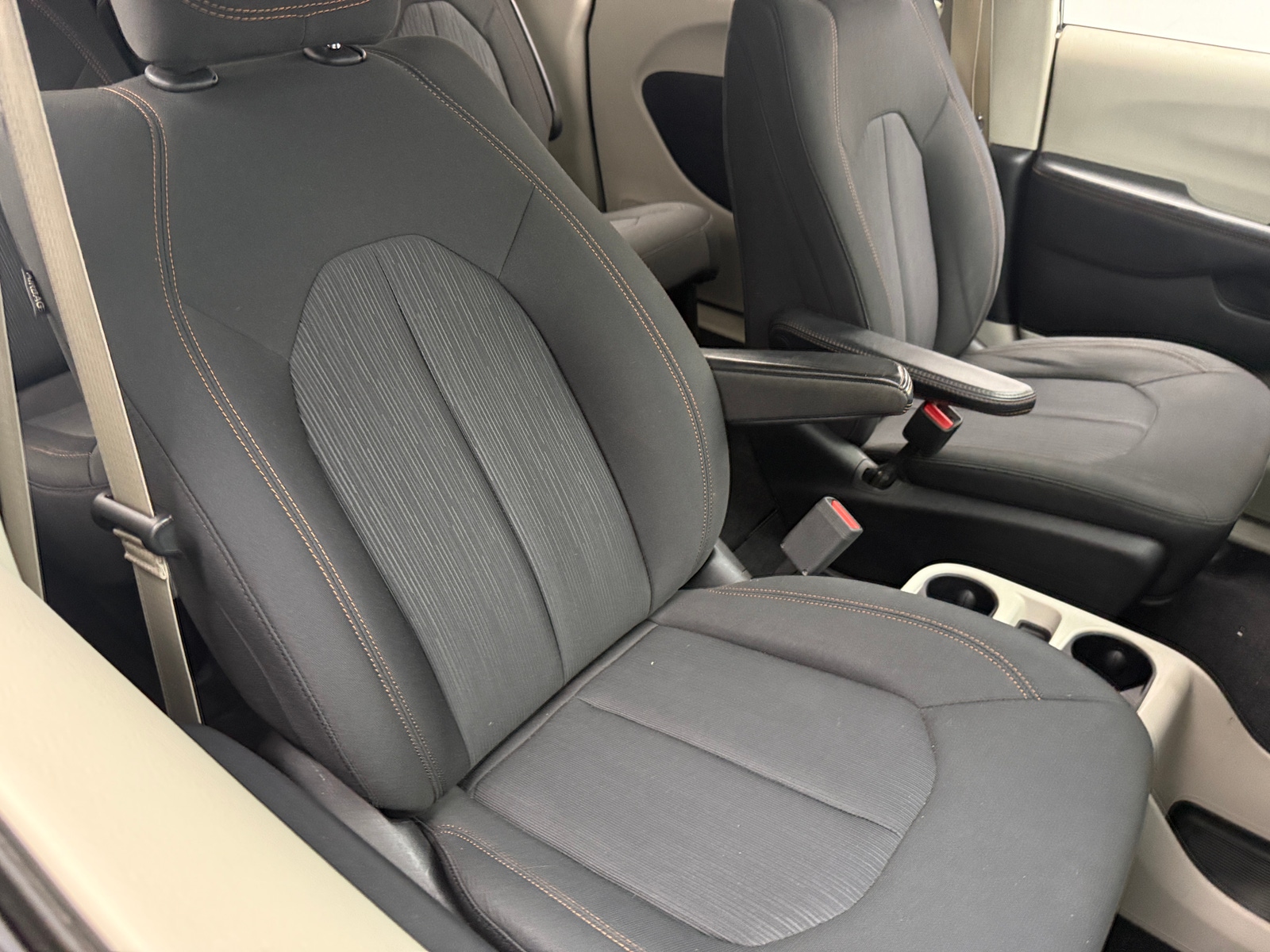 Thumbnail: 2017 Chrysler Pacifica - 2
