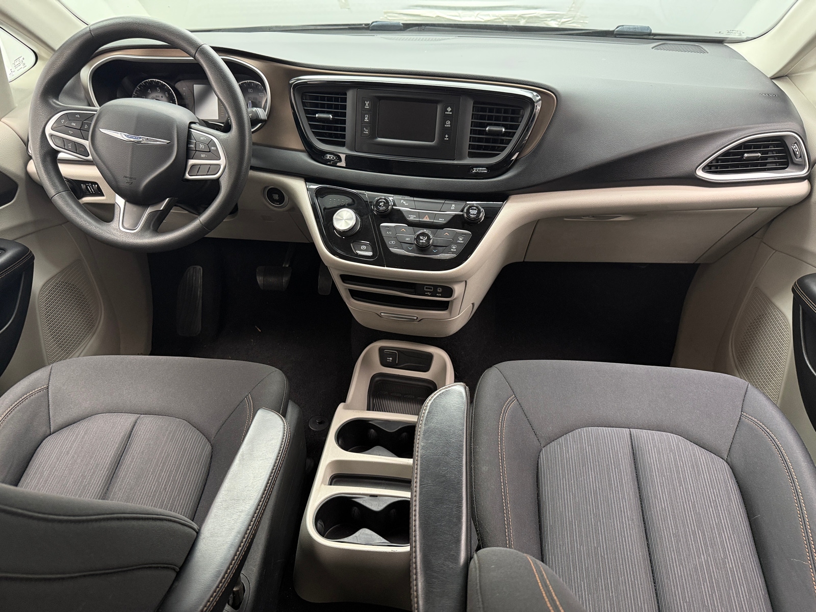 Thumbnail: 2017 Chrysler Pacifica - 3