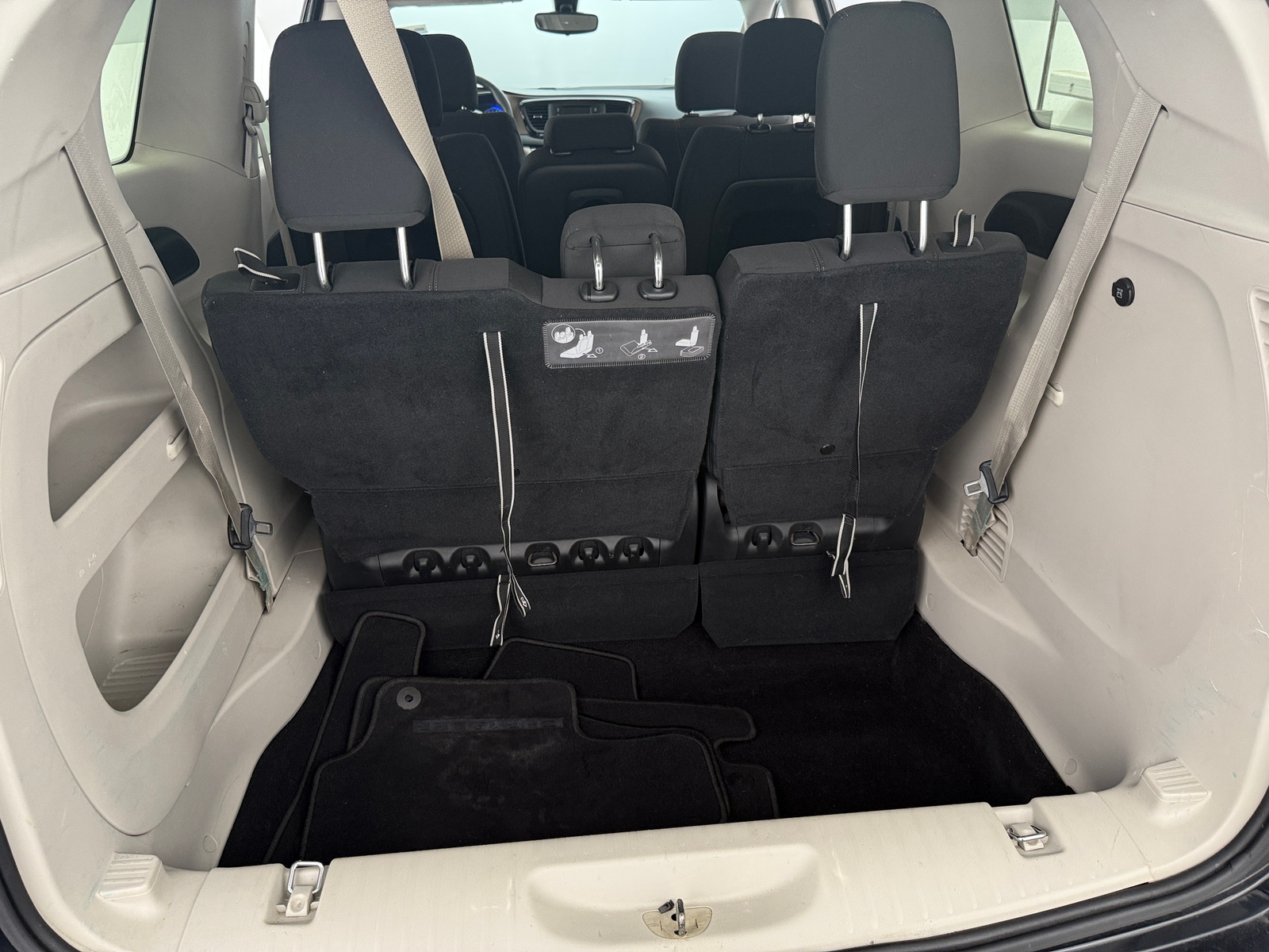 Thumbnail: 2017 Chrysler Pacifica - 7