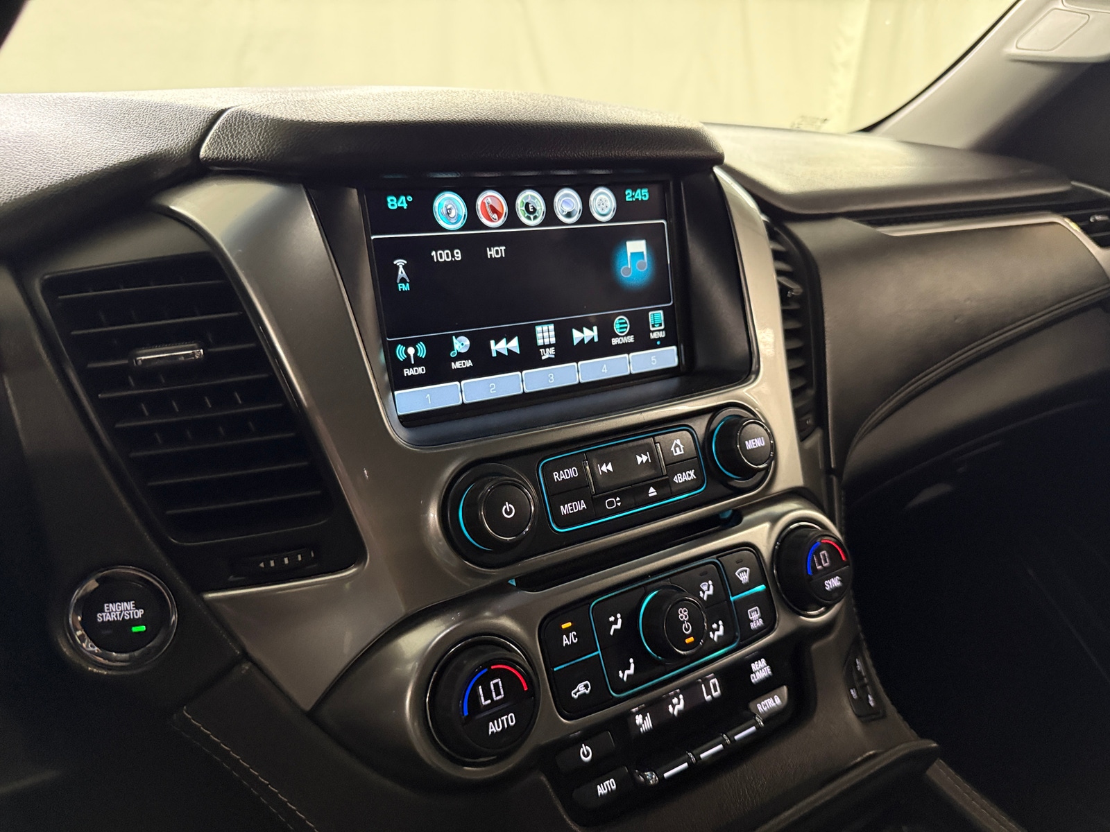 Thumbnail: 2018 Chevrolet Tahoe - 3