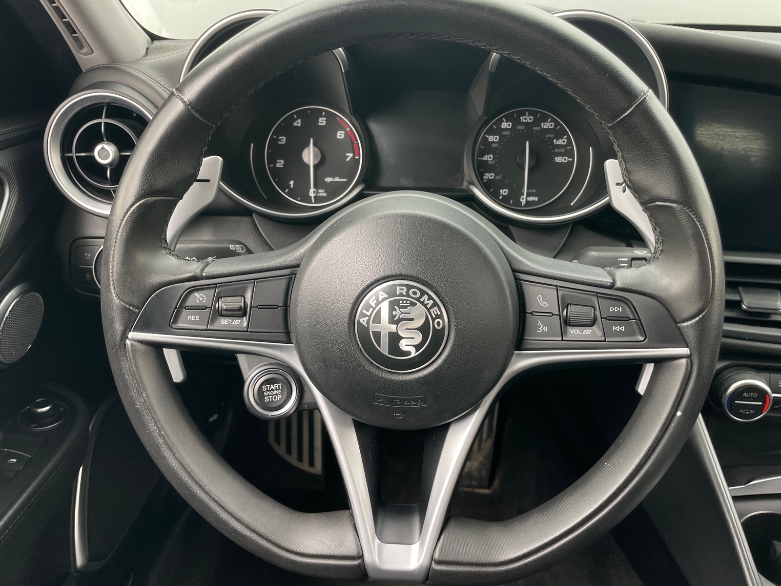 Thumbnail: 2019 Alfa Romeo Giulia - 4