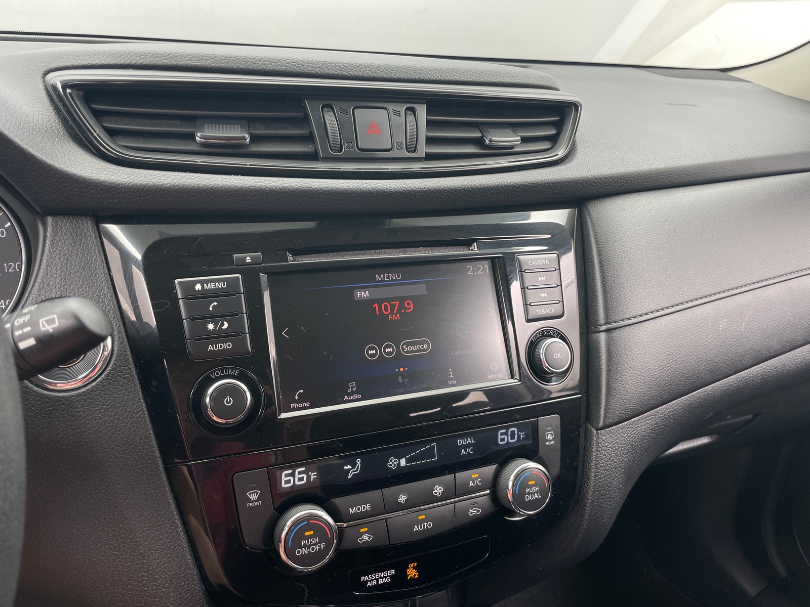 Thumbnail: 2019 Nissan Rogue - 4