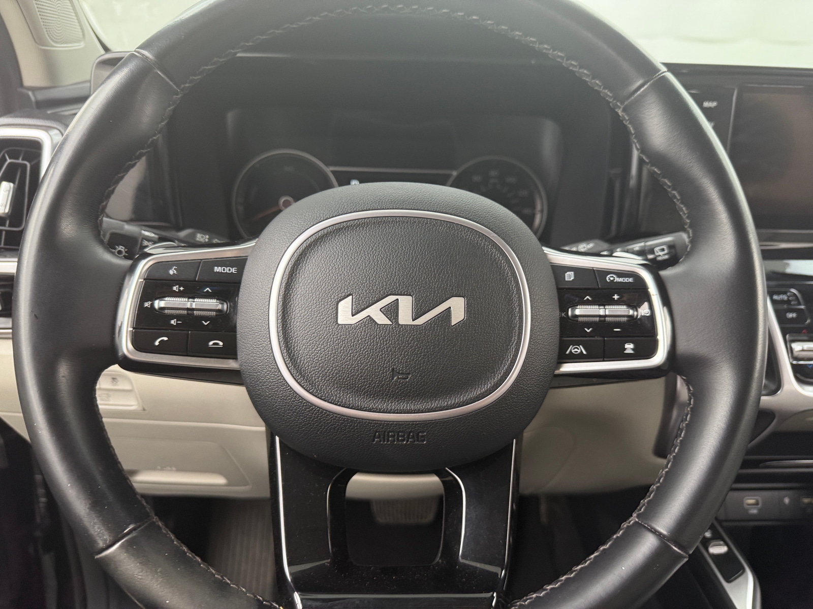 Thumbnail: 2022 Kia Sorento - 4