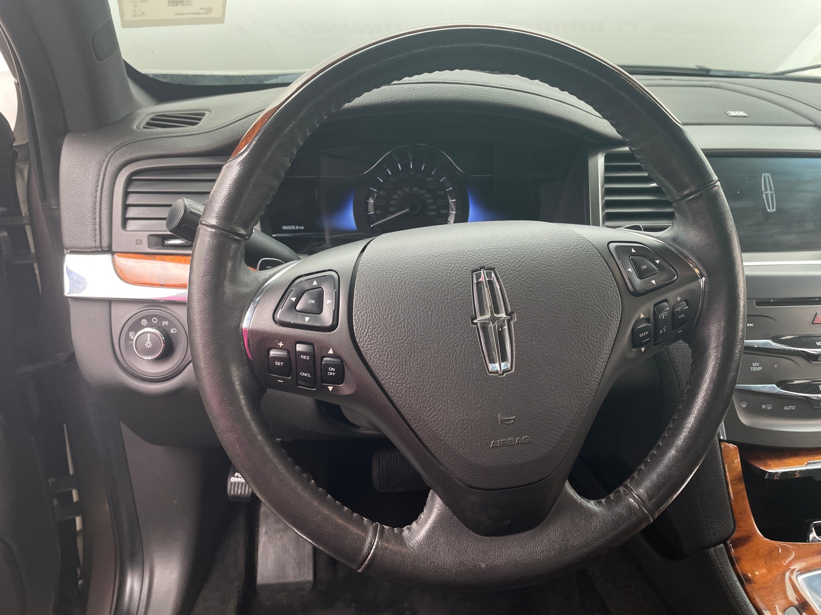 Thumbnail: 2015 Lincoln MKS - 4