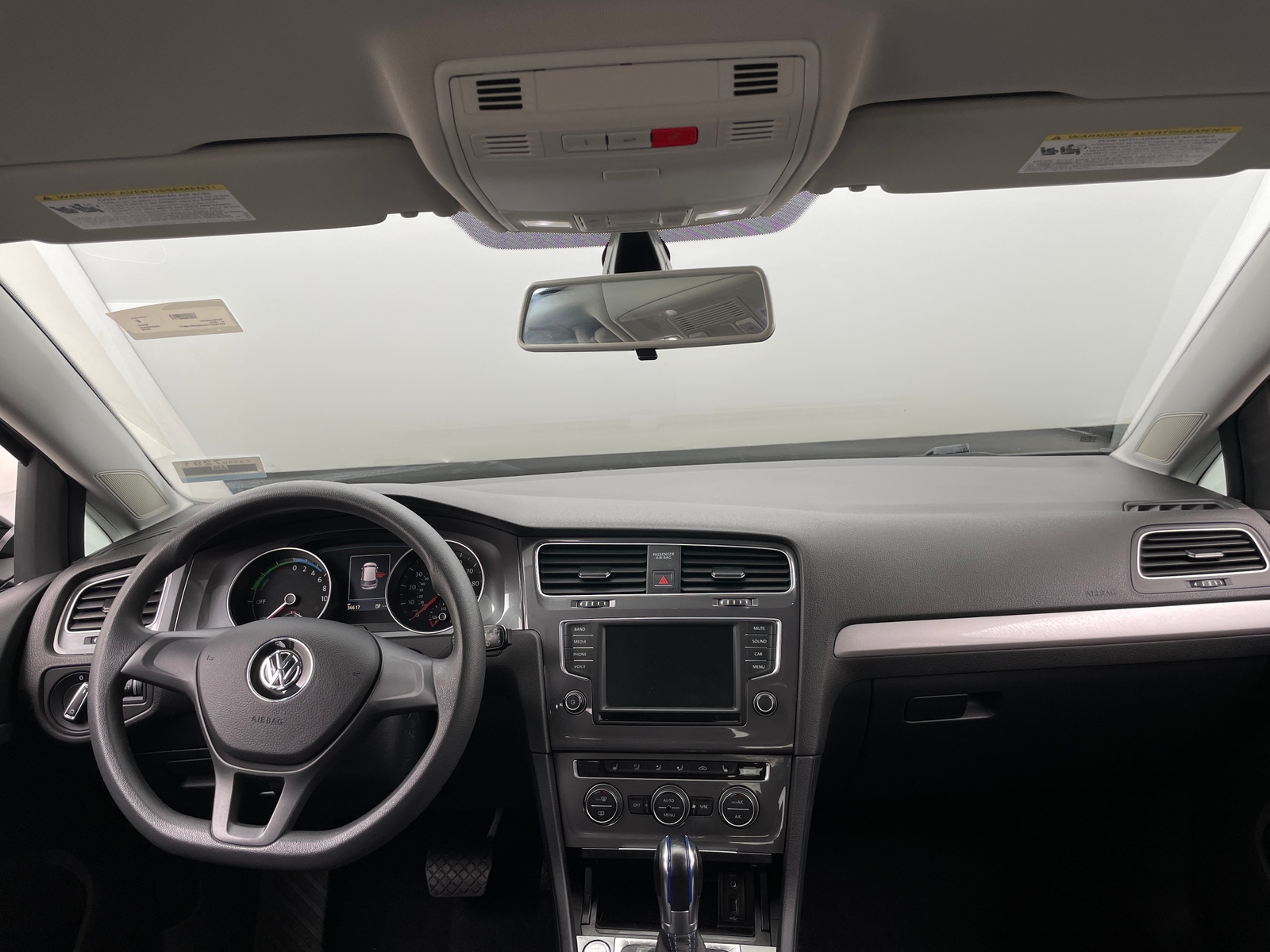Thumbnail: 2016 Volkswagen e-Golf - 3
