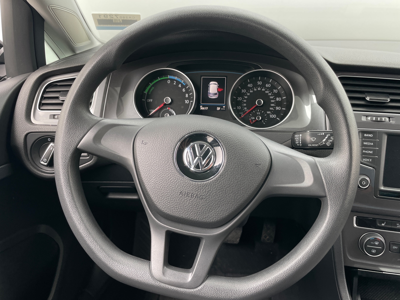 Thumbnail: 2016 Volkswagen e-Golf - 5