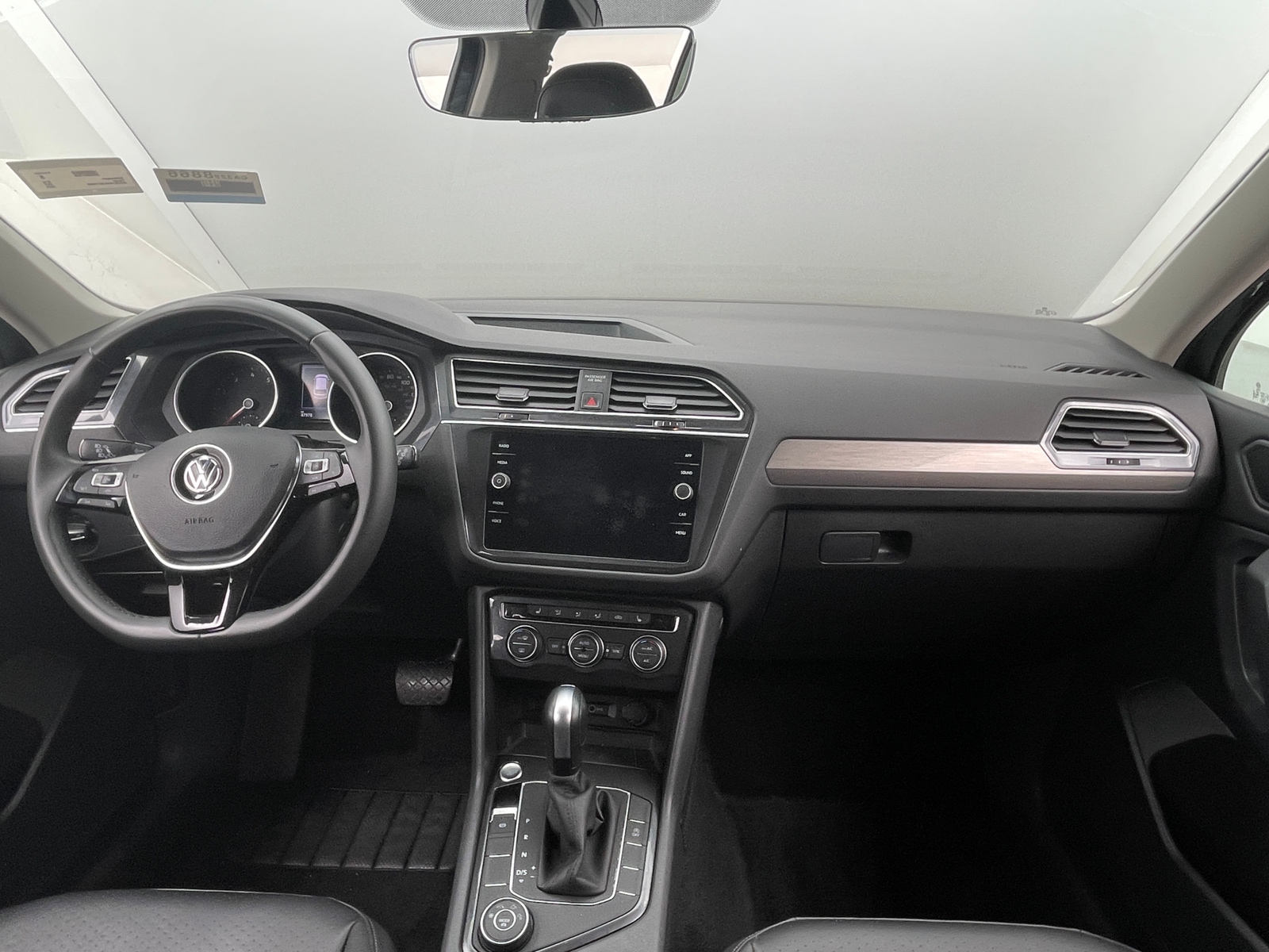 Thumbnail: 2020 Volkswagen Tiguan - 2