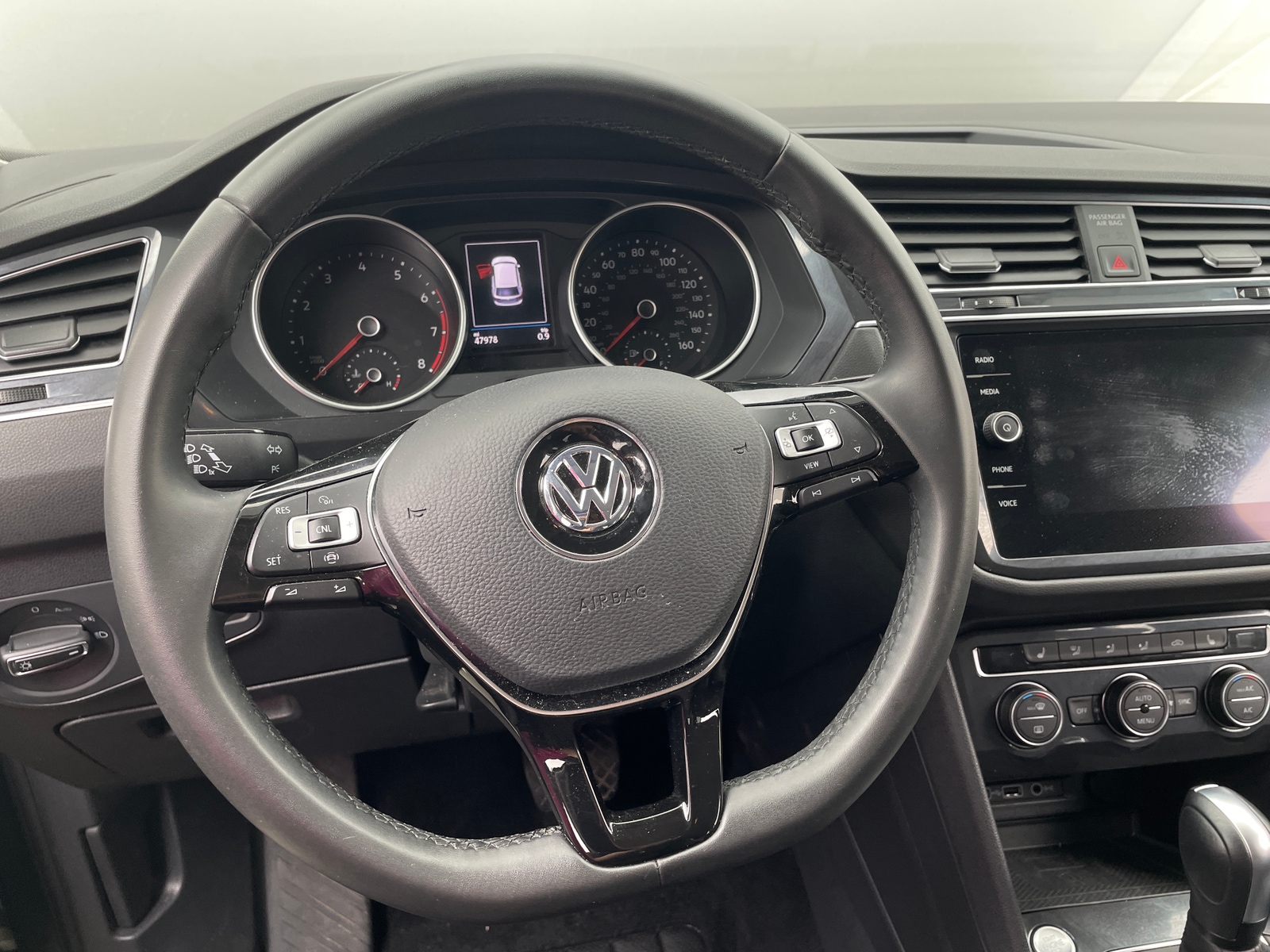Thumbnail: 2020 Volkswagen Tiguan - 4