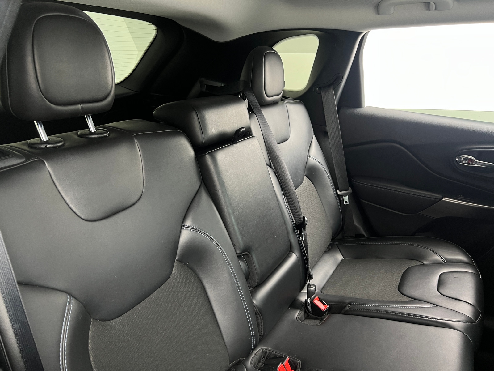 Thumbnail: 2020 Jeep Cherokee - 6