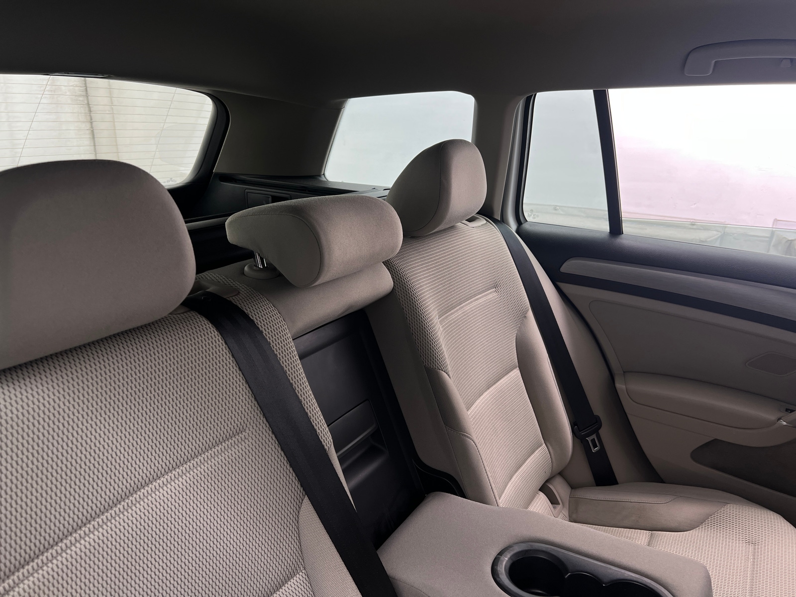 Thumbnail: 2017 Volkswagen e-Golf - 6