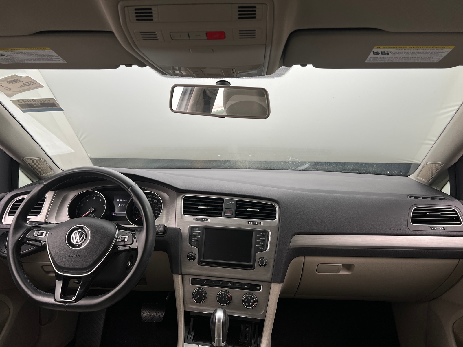 Thumbnail: 2017 Volkswagen e-Golf - 3