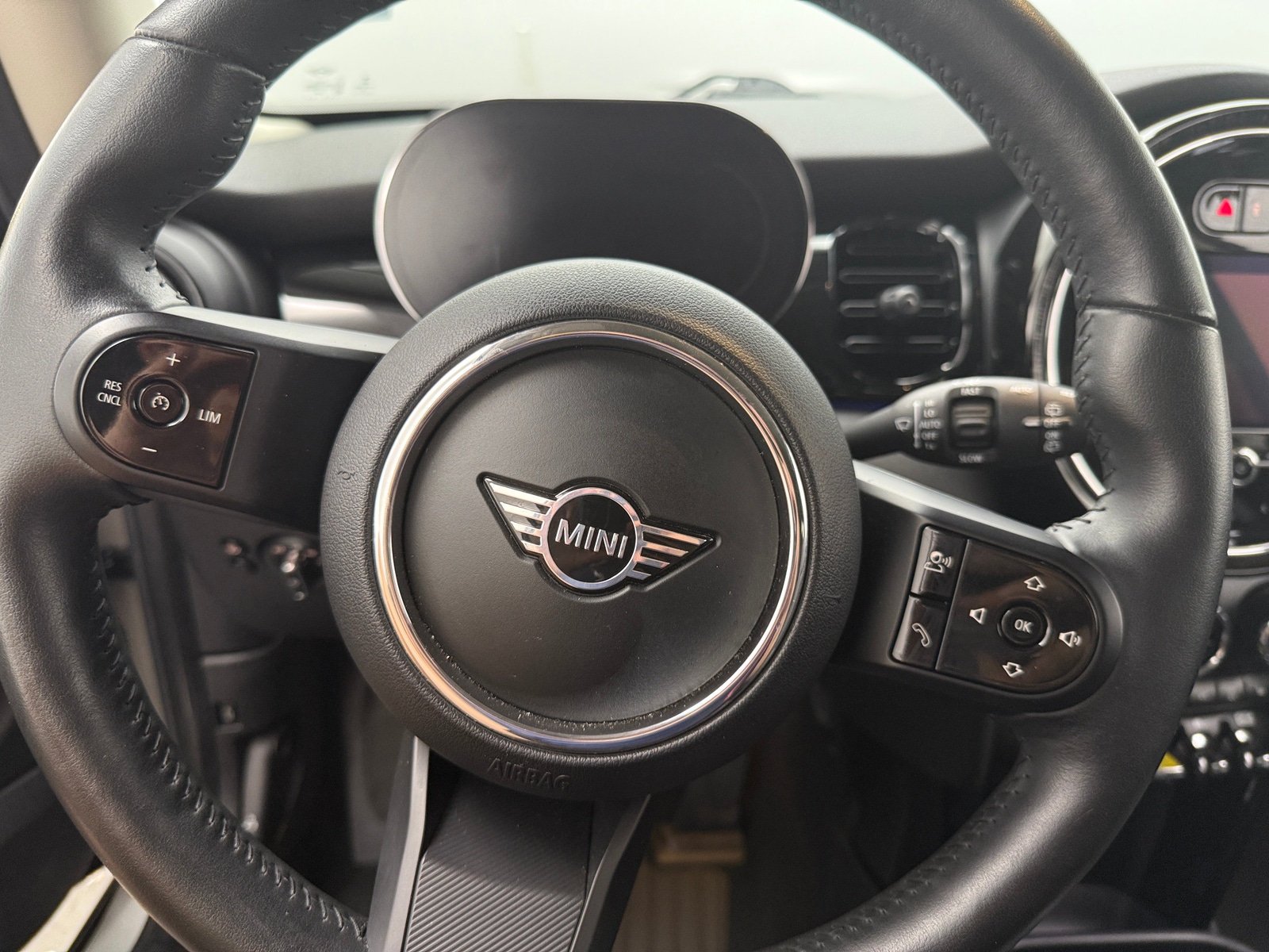 Thumbnail: 2022 MINI Cooper Hardtop - 4