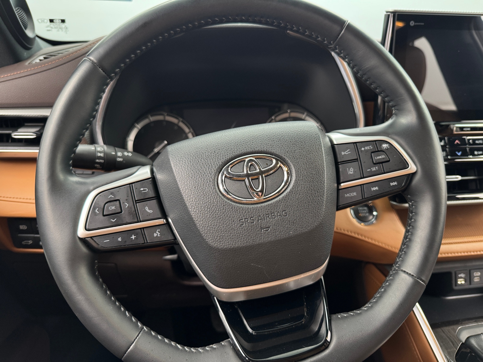Thumbnail: 2022 Toyota Highlander - 4
