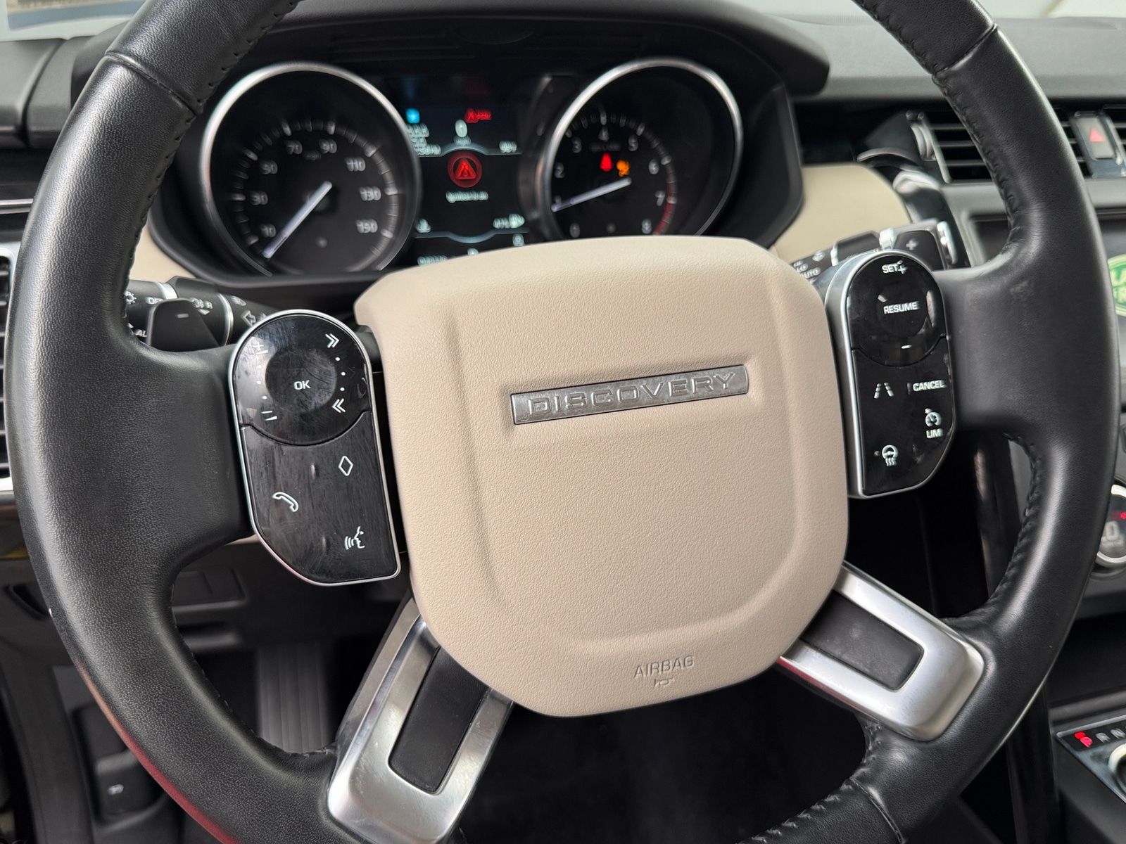 Thumbnail: 2019 Land Rover Discovery - 4