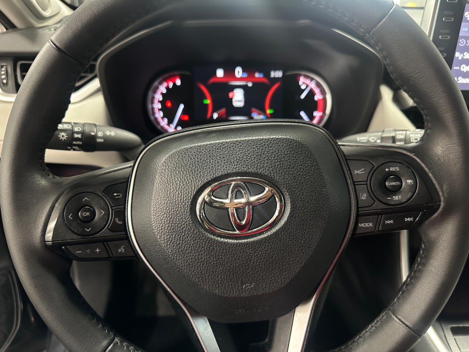 Thumbnail: 2022 Toyota RAV4 - 4