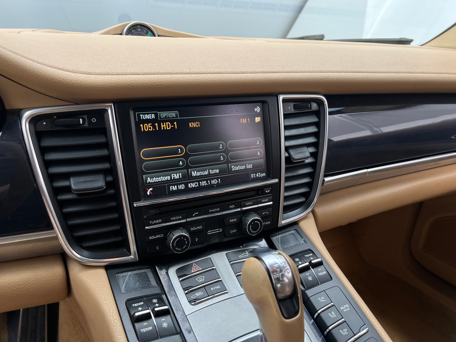Thumbnail: 2016 Porsche Panamera - 3