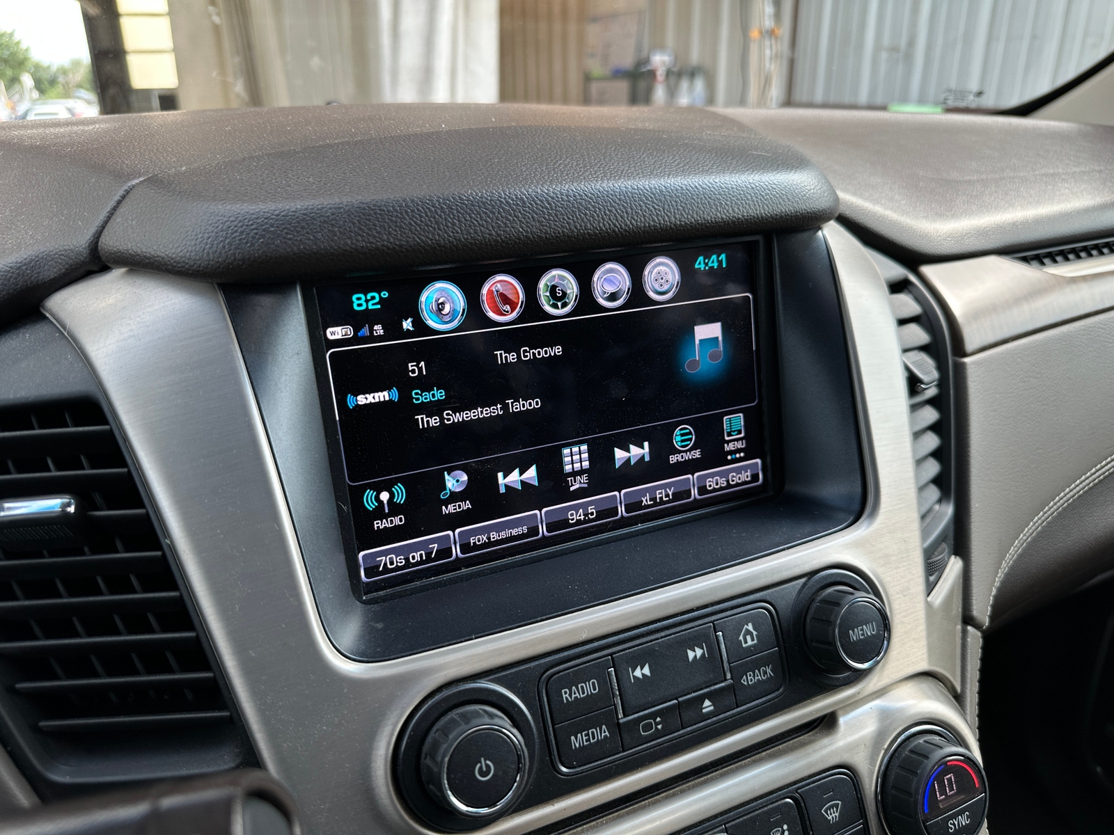 Thumbnail: 2018 GMC Yukon XL - 3