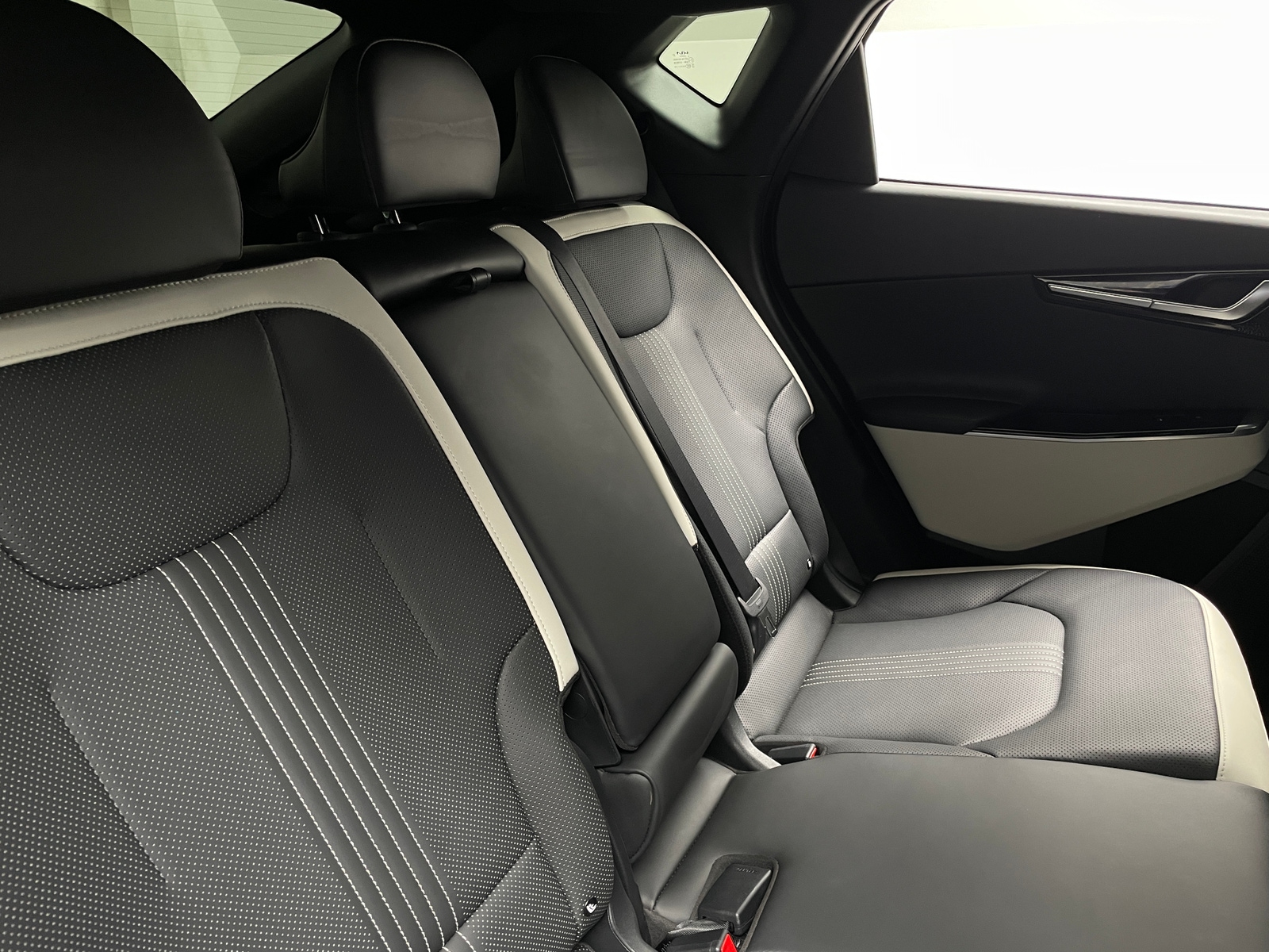 Thumbnail: 2022 Kia EV6 - 5