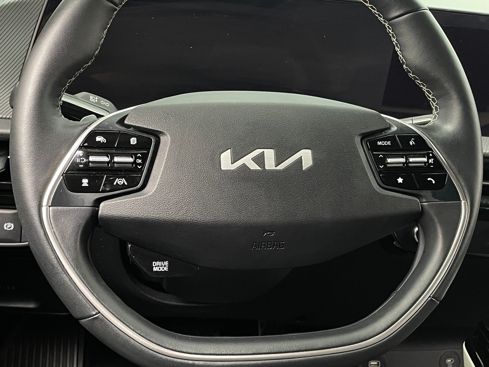 Thumbnail: 2022 Kia EV6 - 4