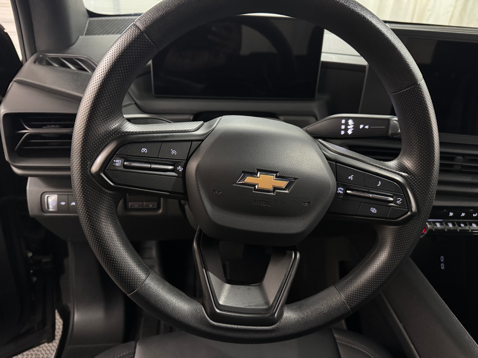 Thumbnail: 2024 Chevrolet Silverado EV - 5
