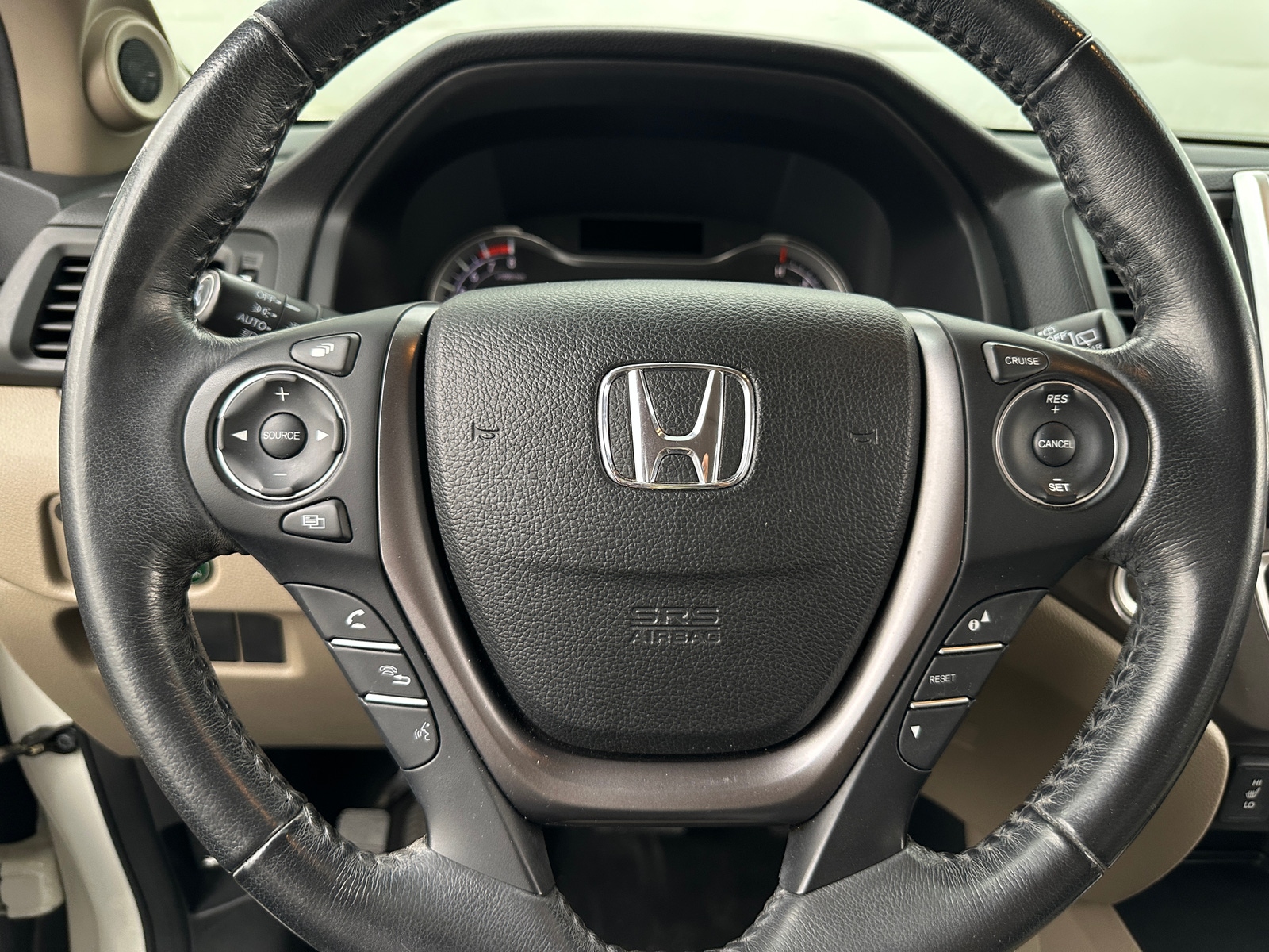 Thumbnail: 2017 Honda Pilot - 4