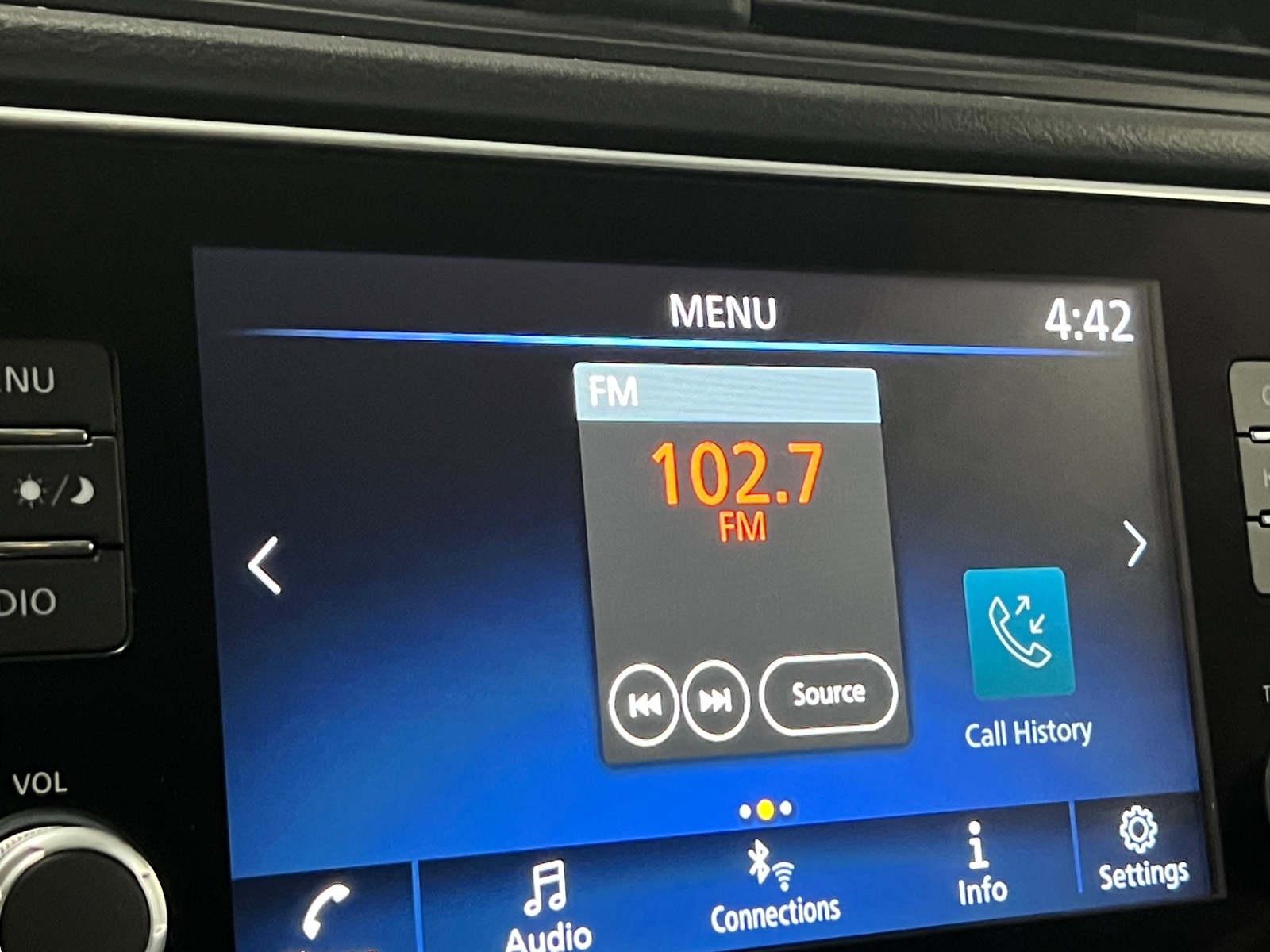 Thumbnail: 2023 Nissan Leaf - 4