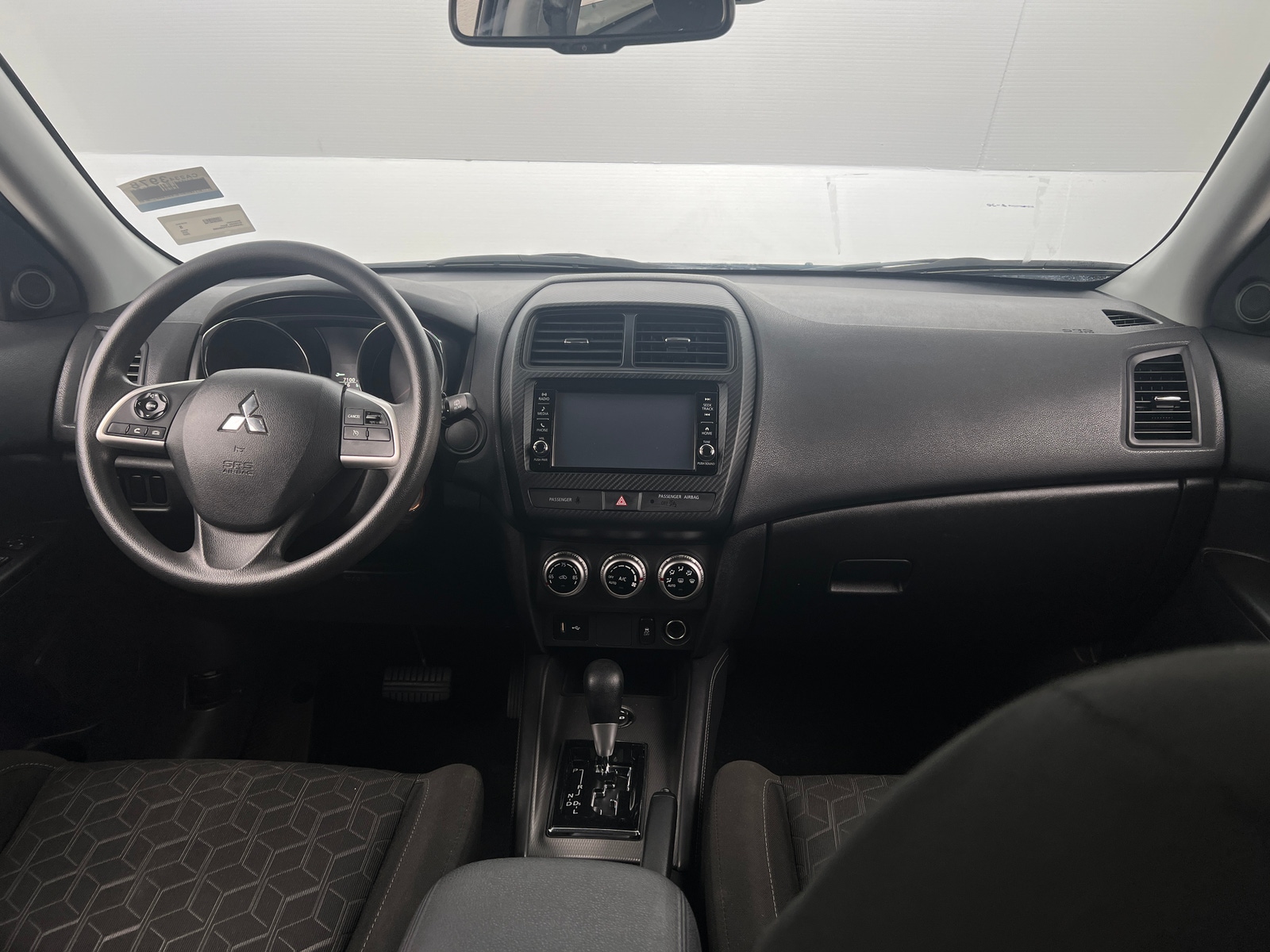 Thumbnail: 2023 Mitsubishi Outlander Sport - 3