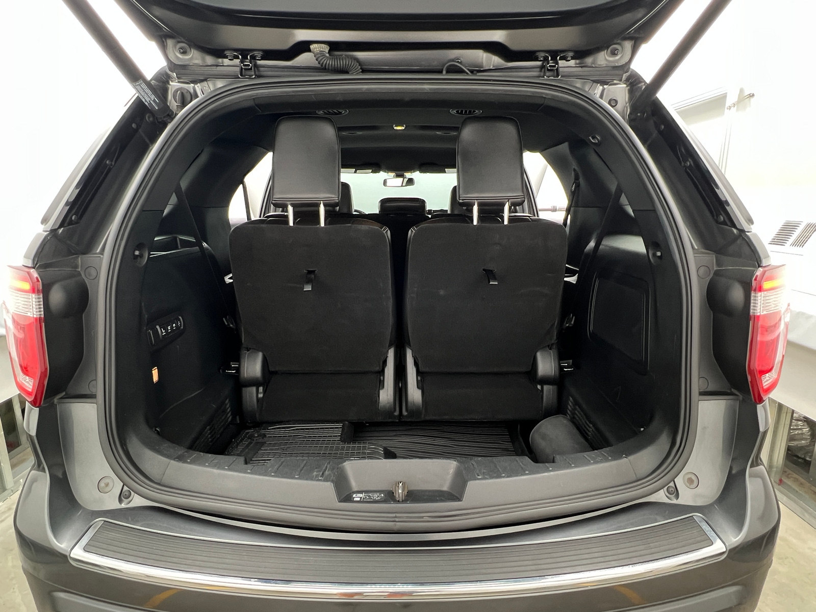 Thumbnail: 2018 Ford Explorer - 6