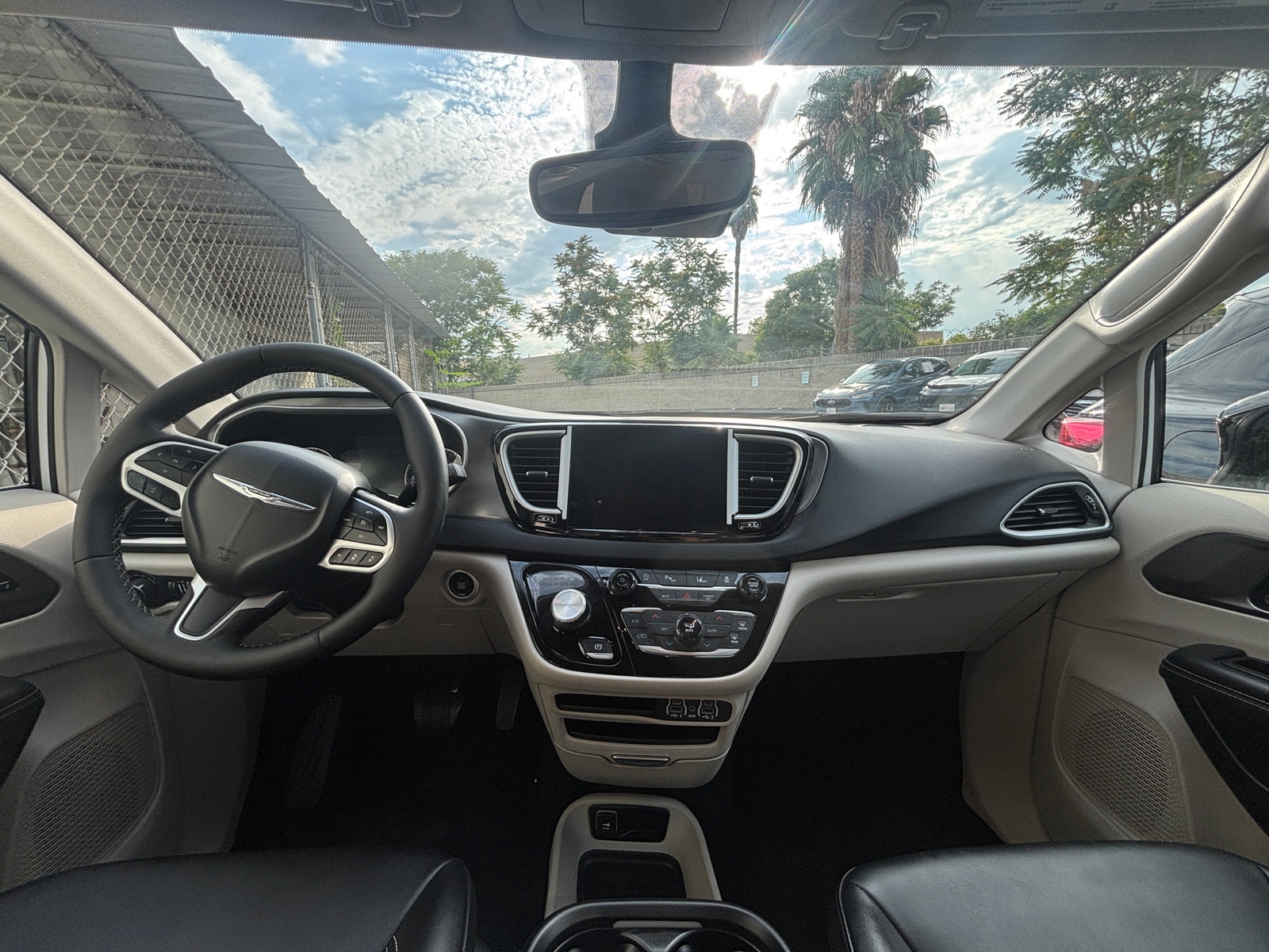 Thumbnail: 2024 Chrysler Pacifica - 3