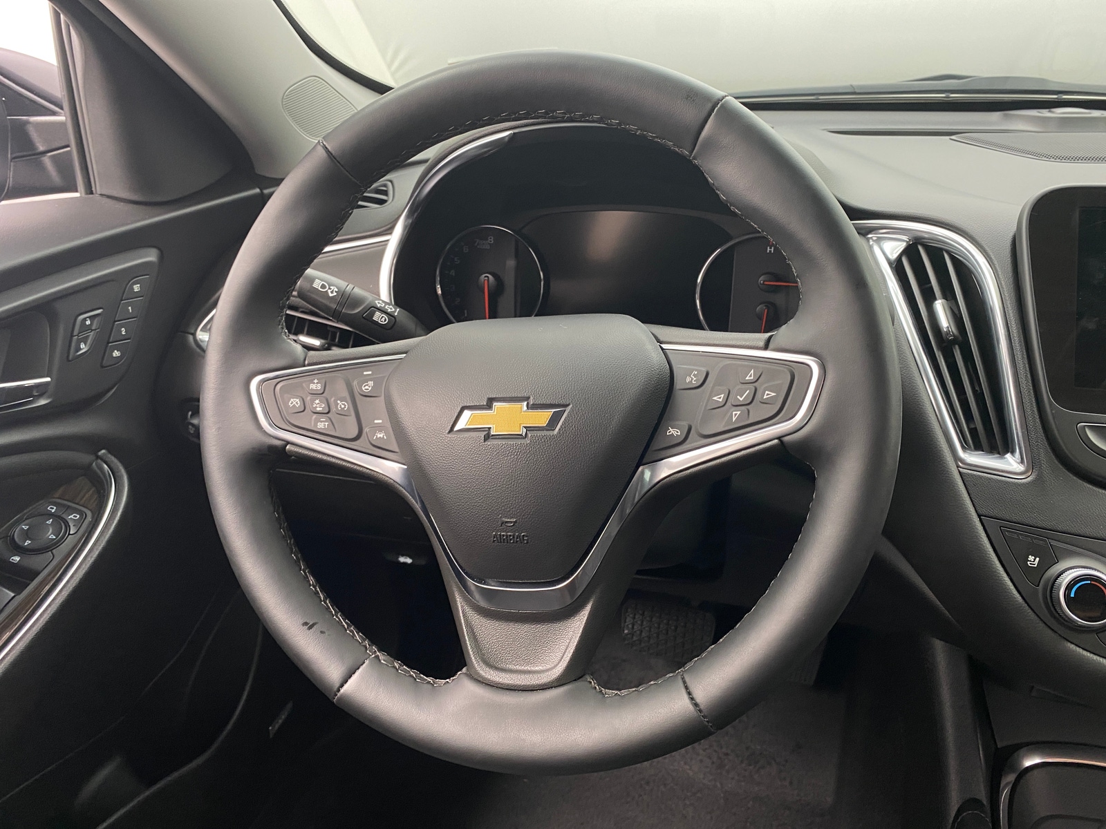 Thumbnail: 2024 Chevrolet Malibu - 4