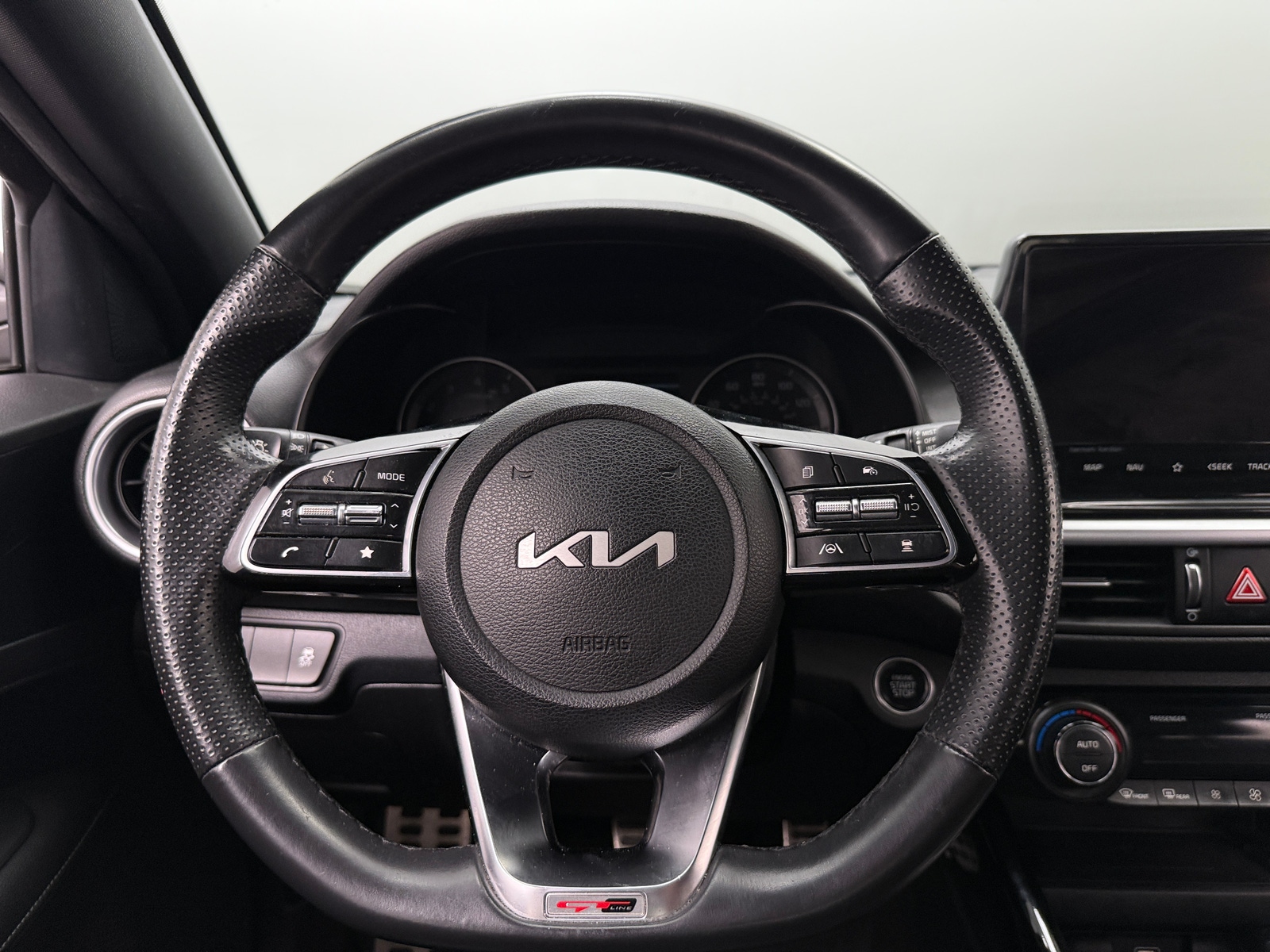 Thumbnail: 2023 Kia Forte - 4