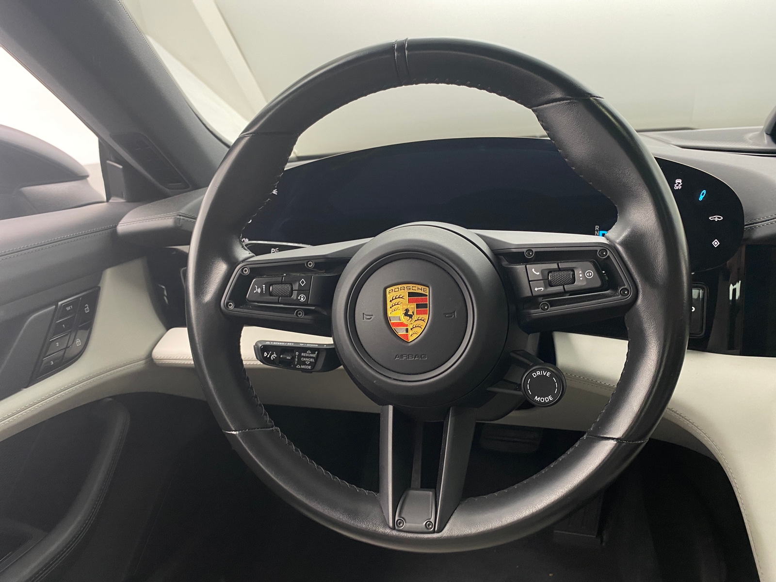 Thumbnail: 2020 Porsche Taycan - 4
